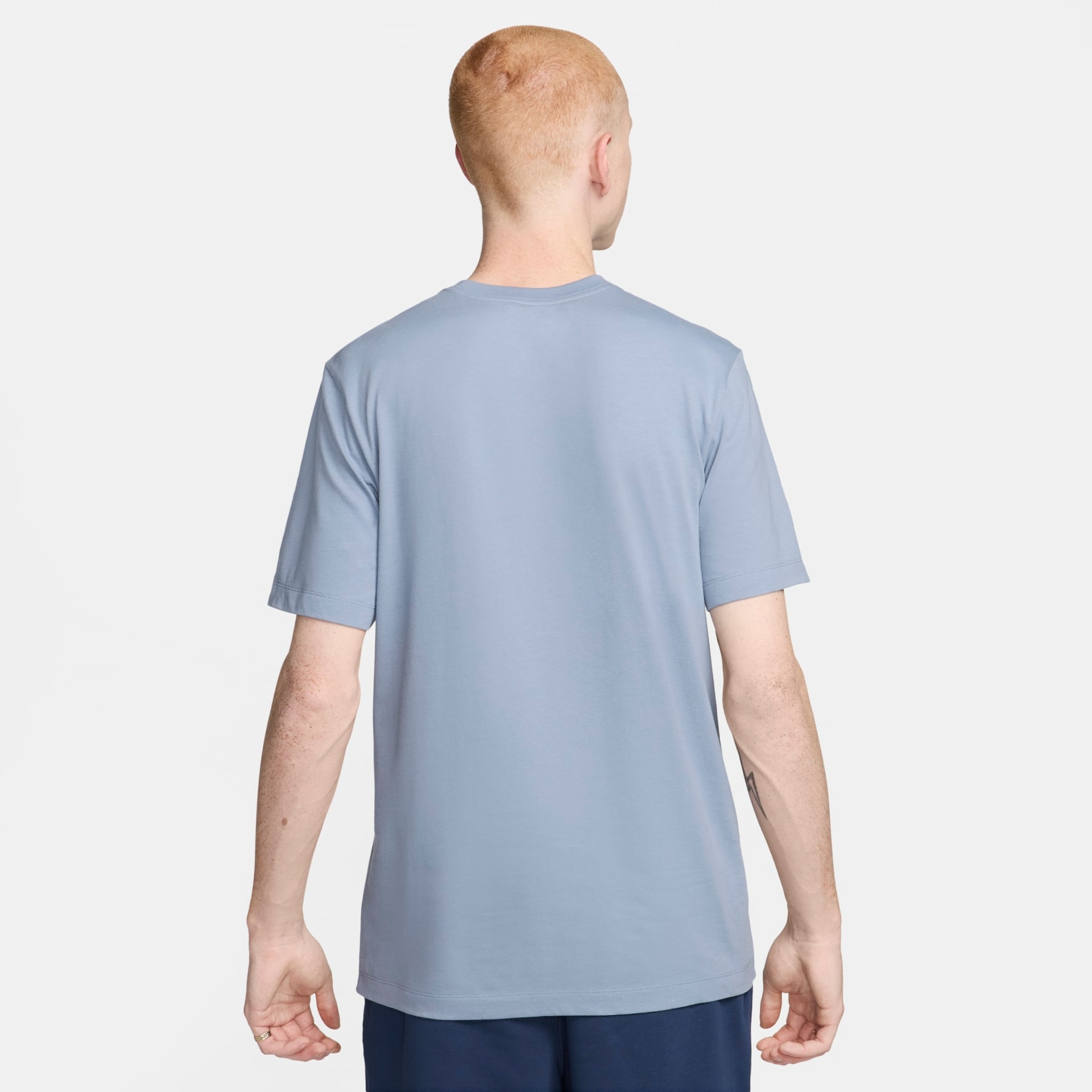 Camiseta Nike Sportswear Swoosh Masculina - Foto 4
