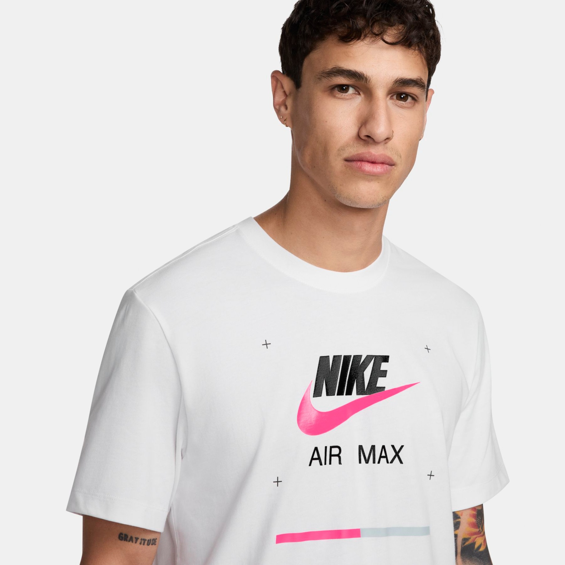 Camiseta Nike Sportswear Masculina - Foto 3