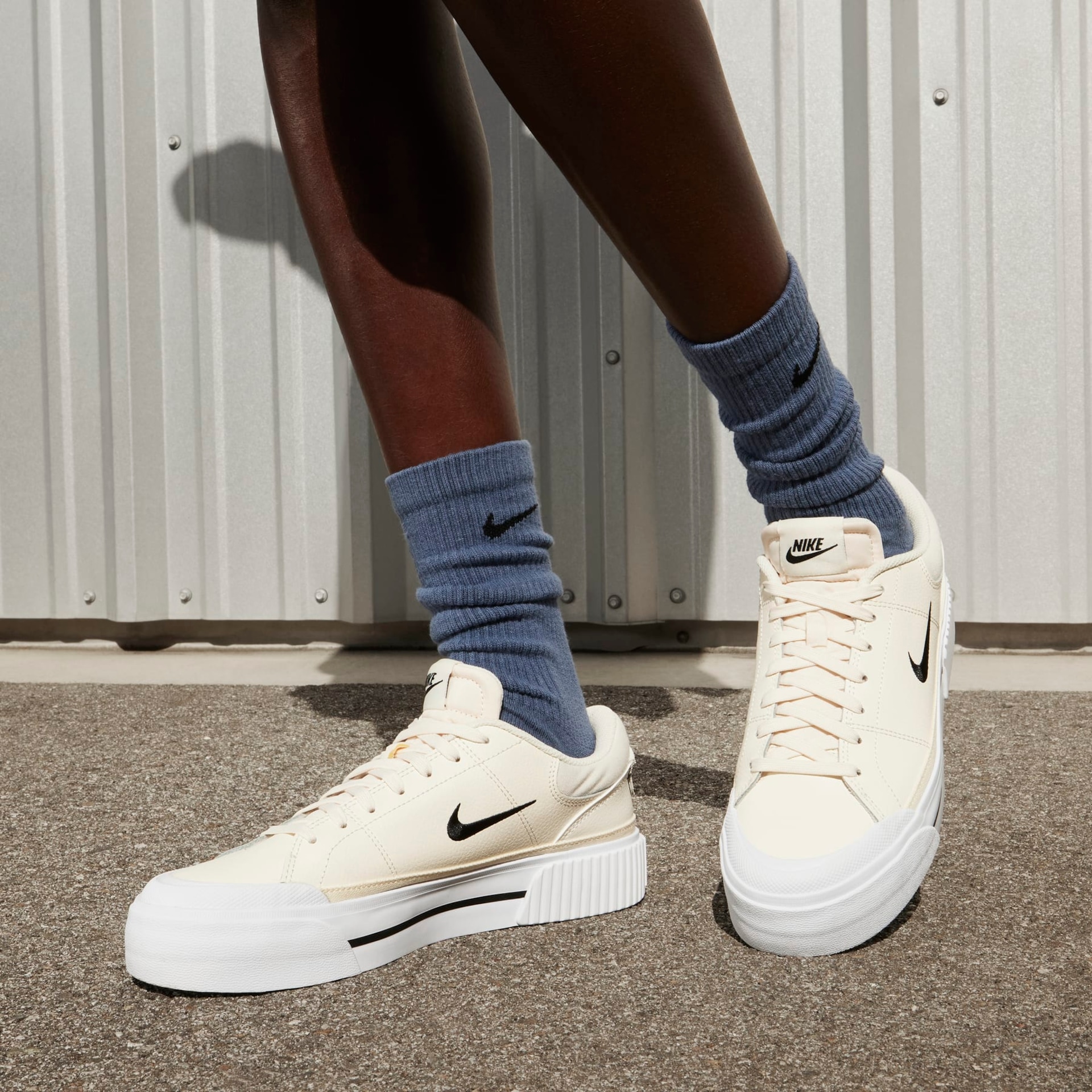 Tênis Nike Court Legacy Lift Feminino - Foto 17