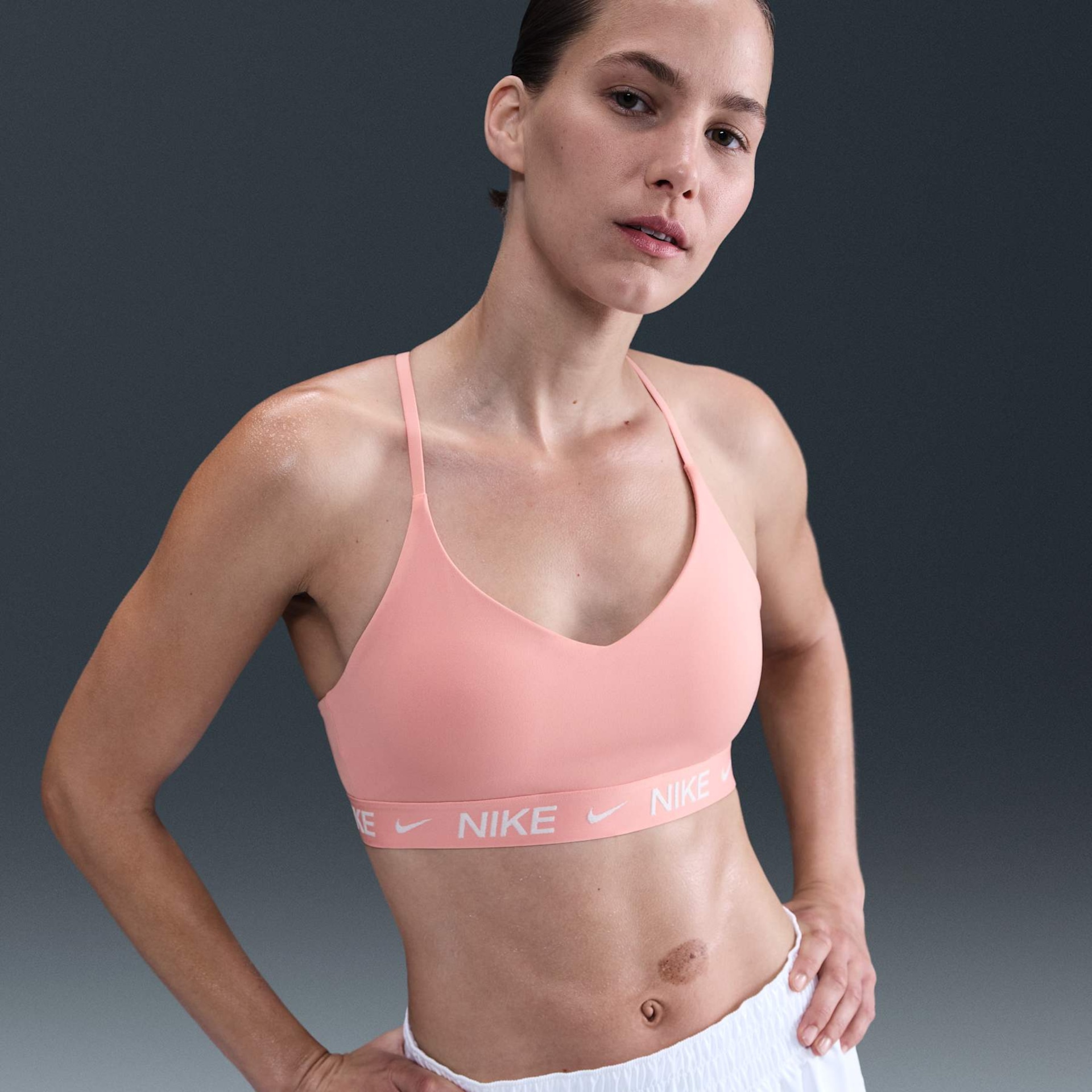 Imagem principal de Top Nike Indy Feminino