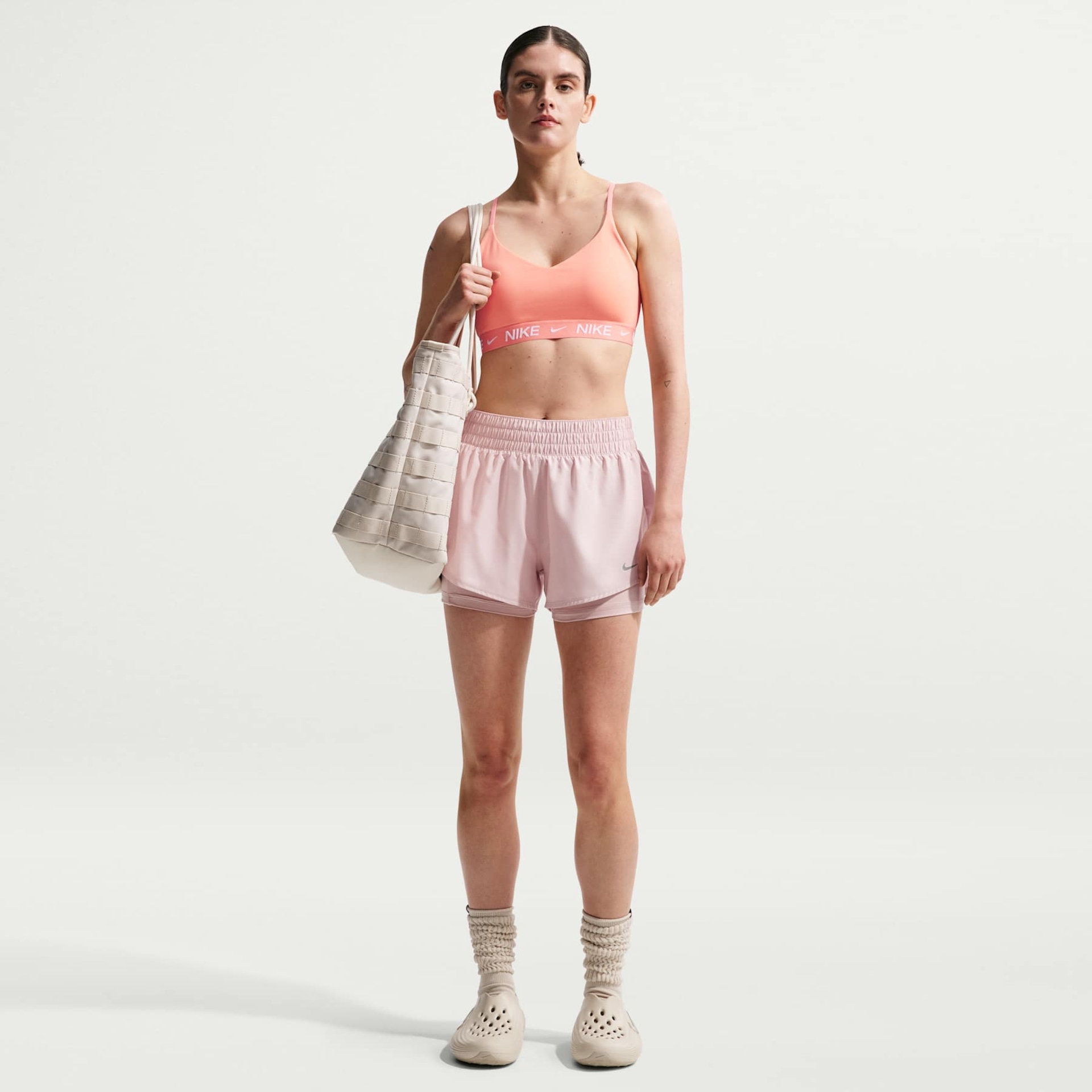 Top Nike Indy Feminino - Foto 4