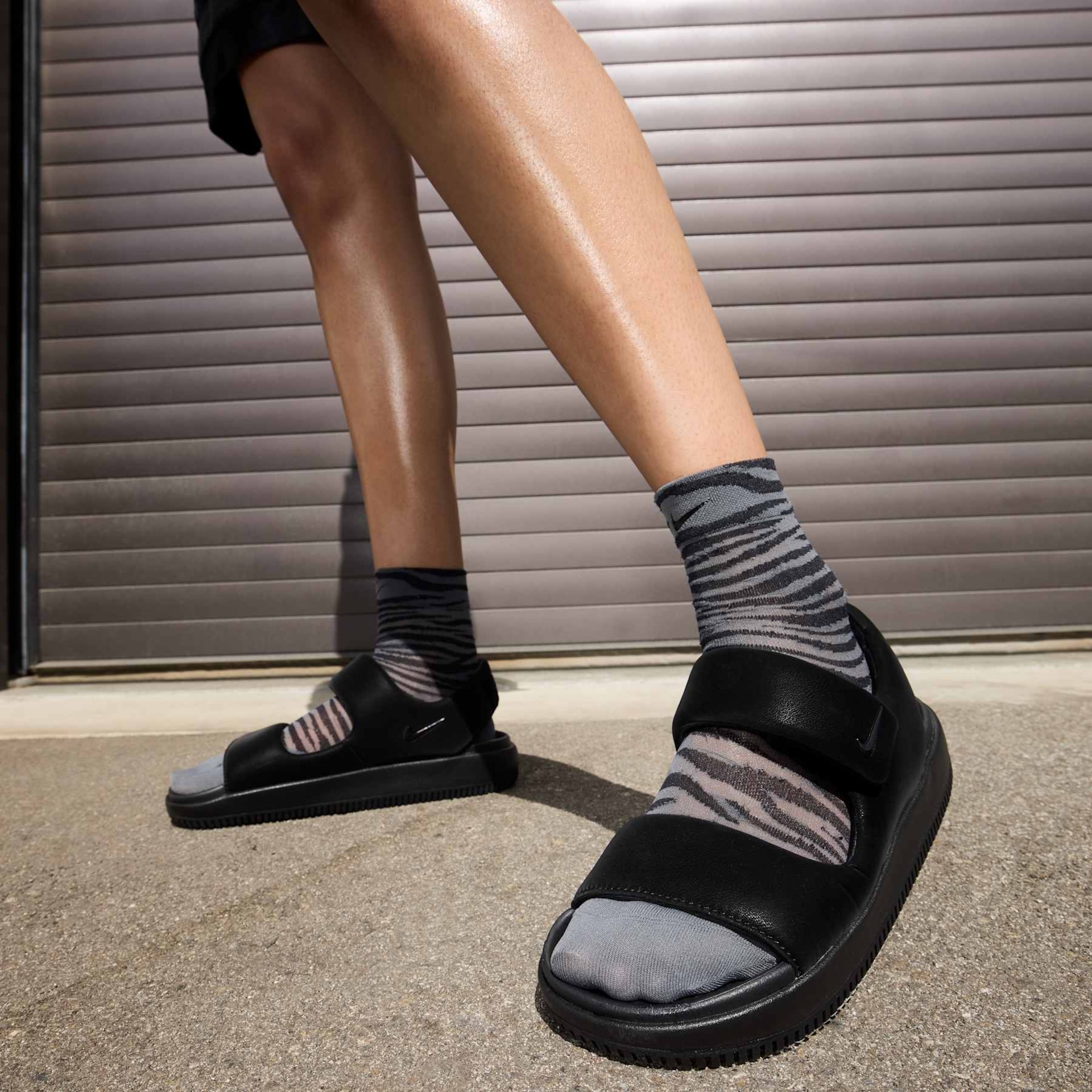 Sandália Nike Calm Feminina - Foto 2