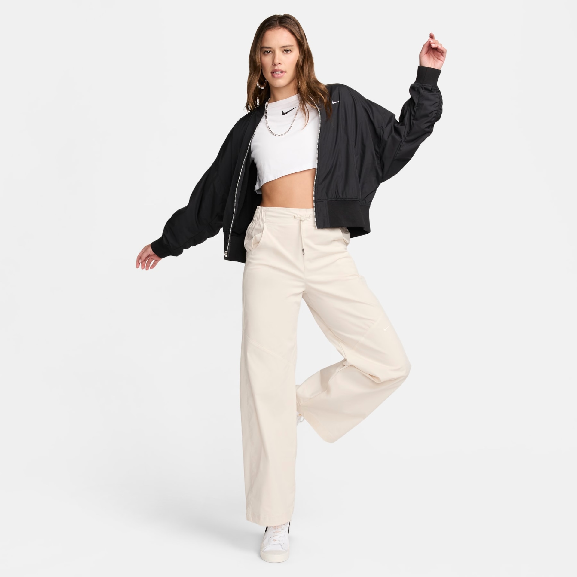 Jaqueta Nike Sportswear Essentials Bomber Feminina - Foto 8