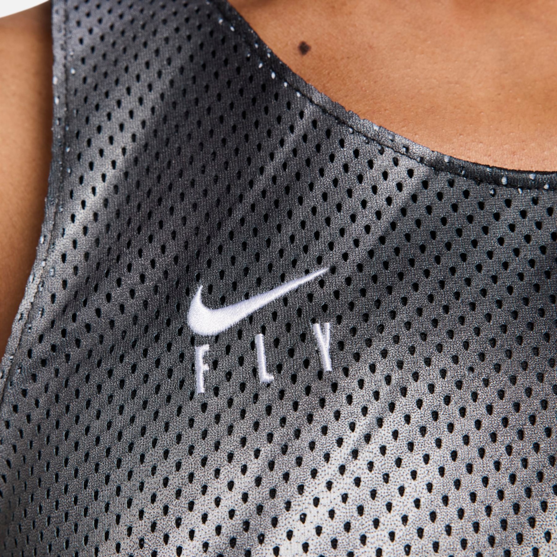 Regata Nike Dri-FIT Swoosh Fly Feminina - Foto 4