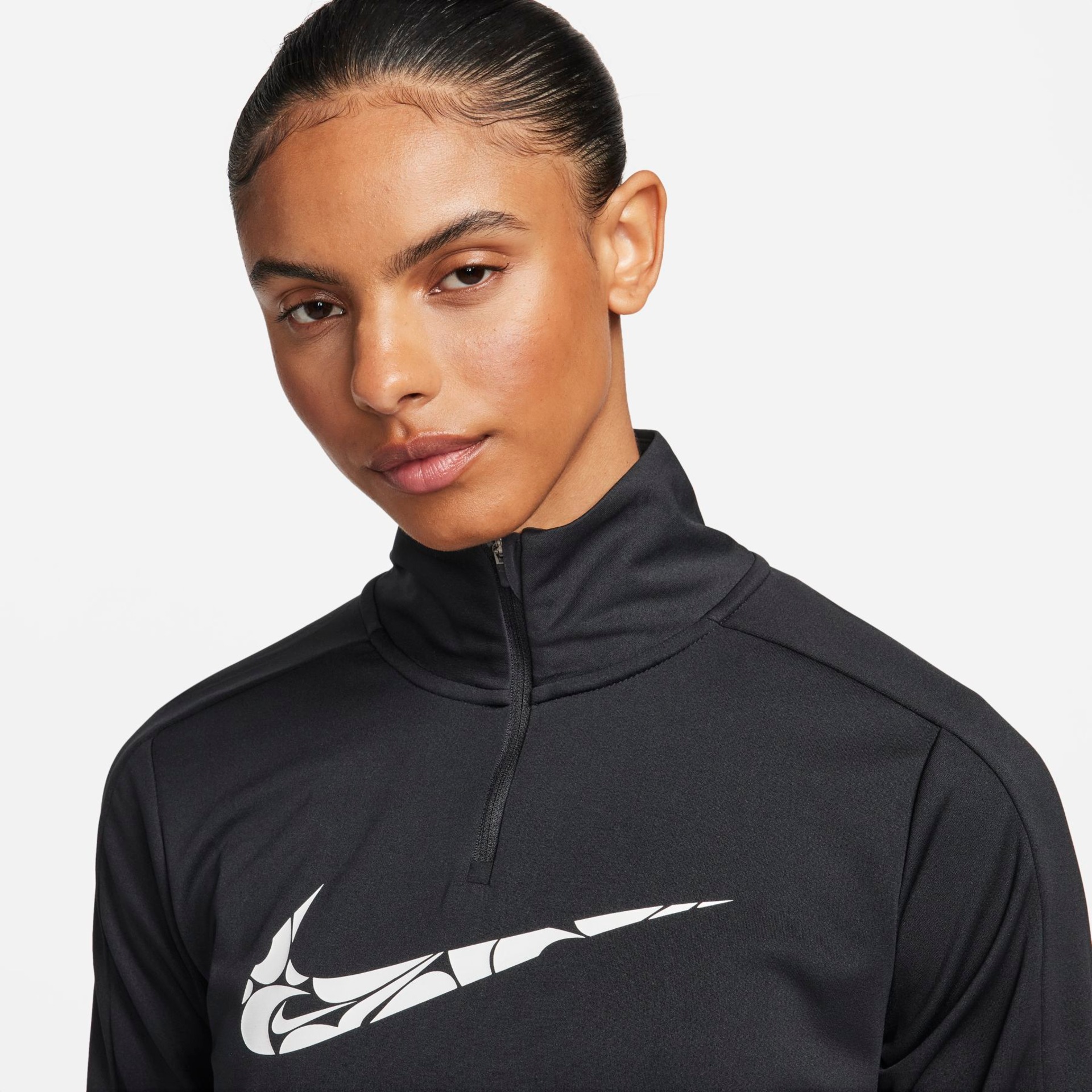 Camiseta Nike Dri-FIT Swoosh Feminina - Foto 3