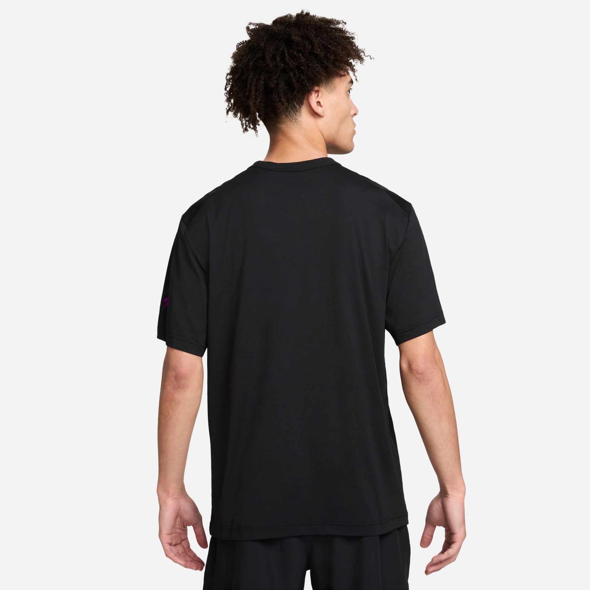 Camiseta Nike Dri-FIT UV Hyverse Masculina - Foto 3