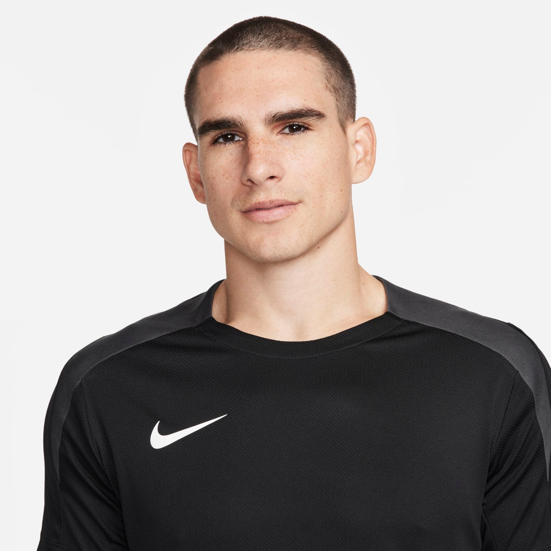 Camiseta Nike Dri-FIT Strike Masculina - Foto 3