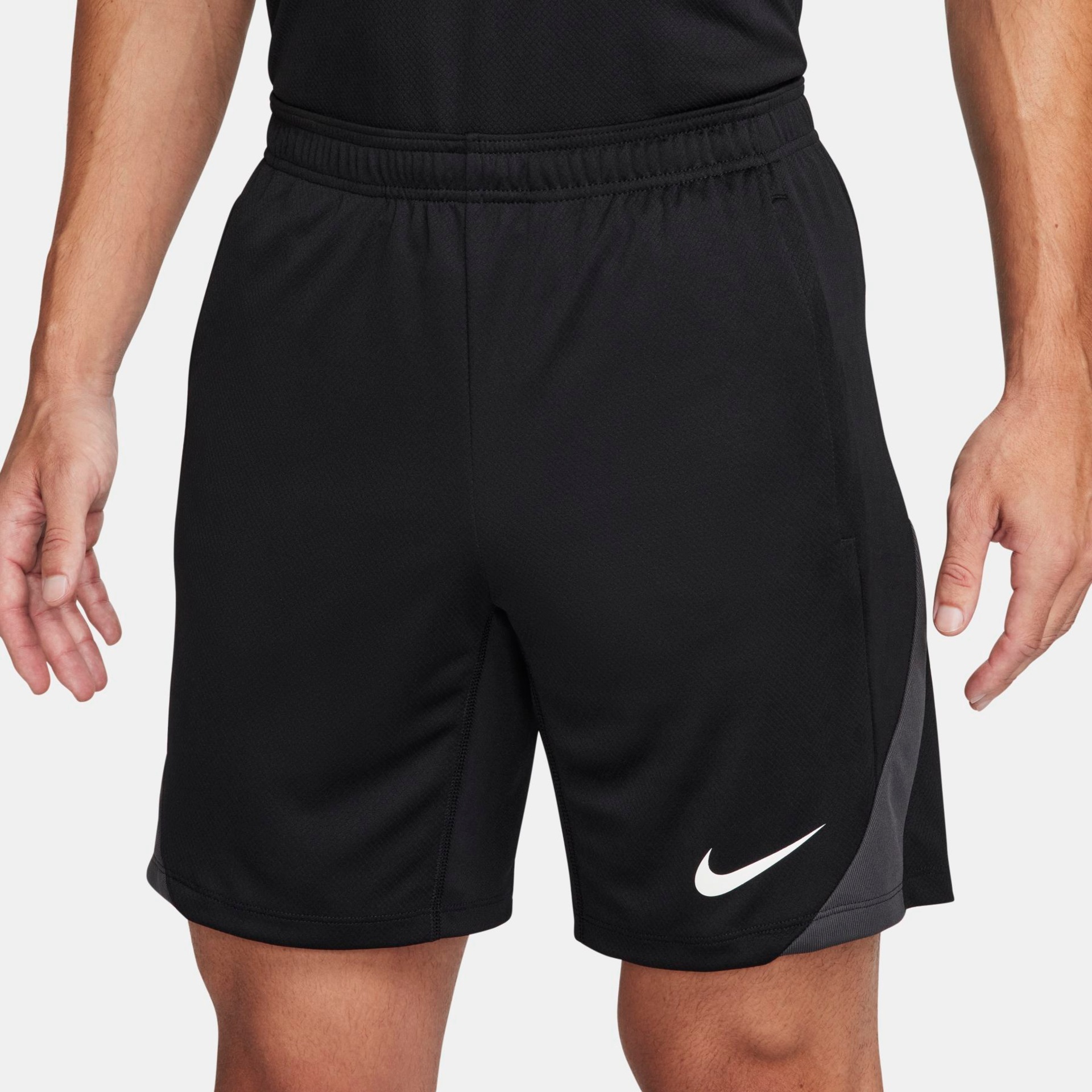 Shorts Nike Dri-FIT Strike Masculino - Foto 2