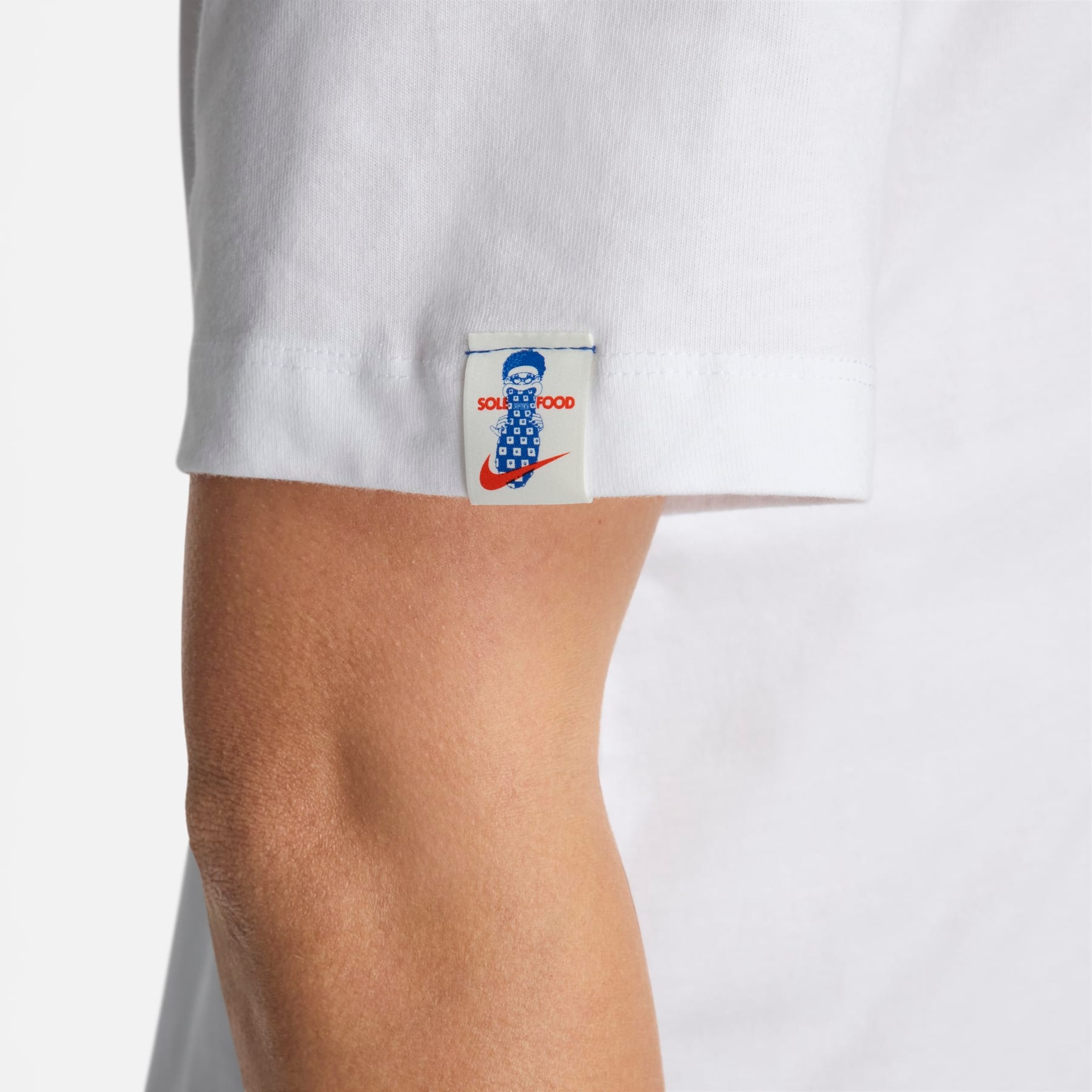 Camiseta Nike Sportswear Masculina - Foto 4