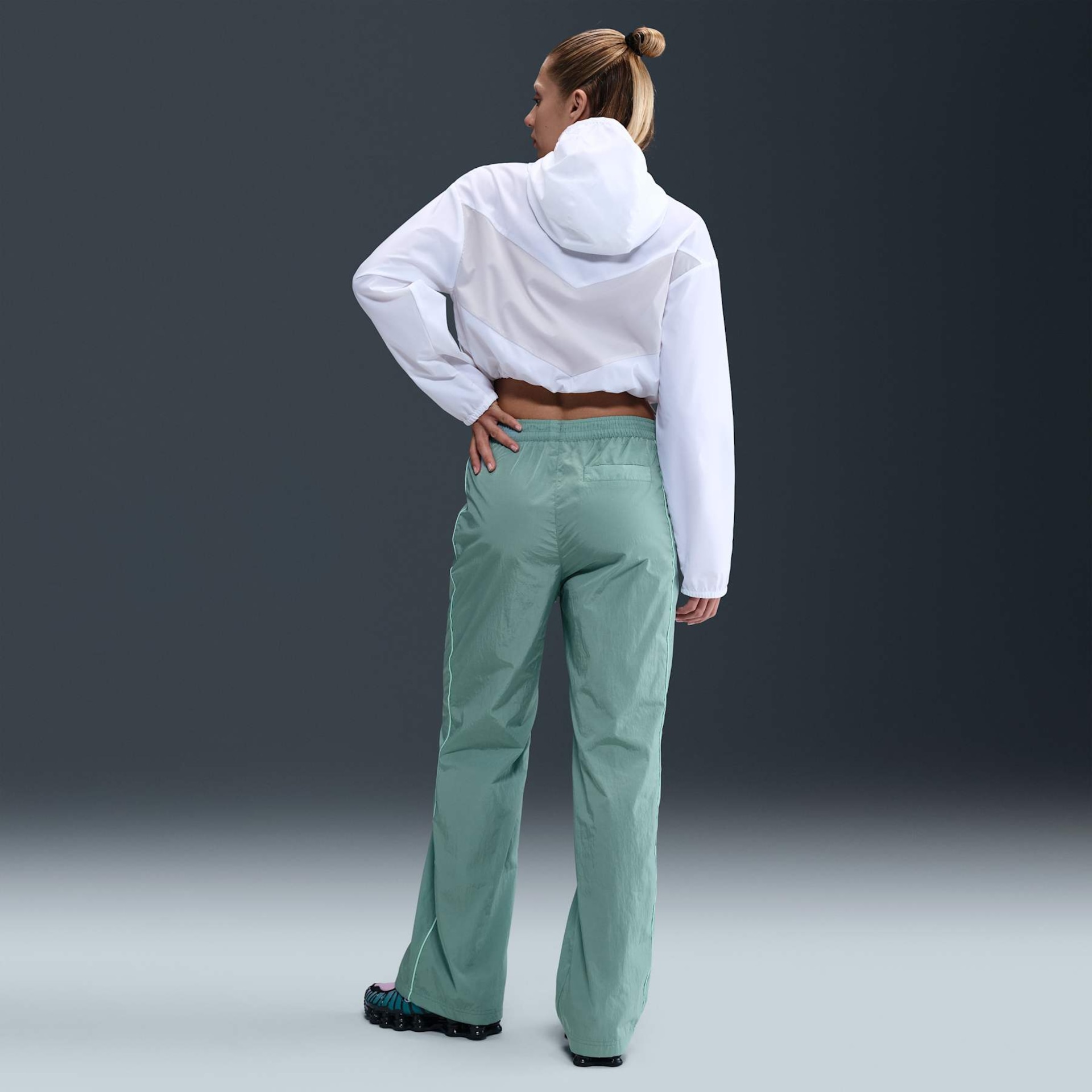 Calça Nike Sportswear Woven Feminina - Foto 4