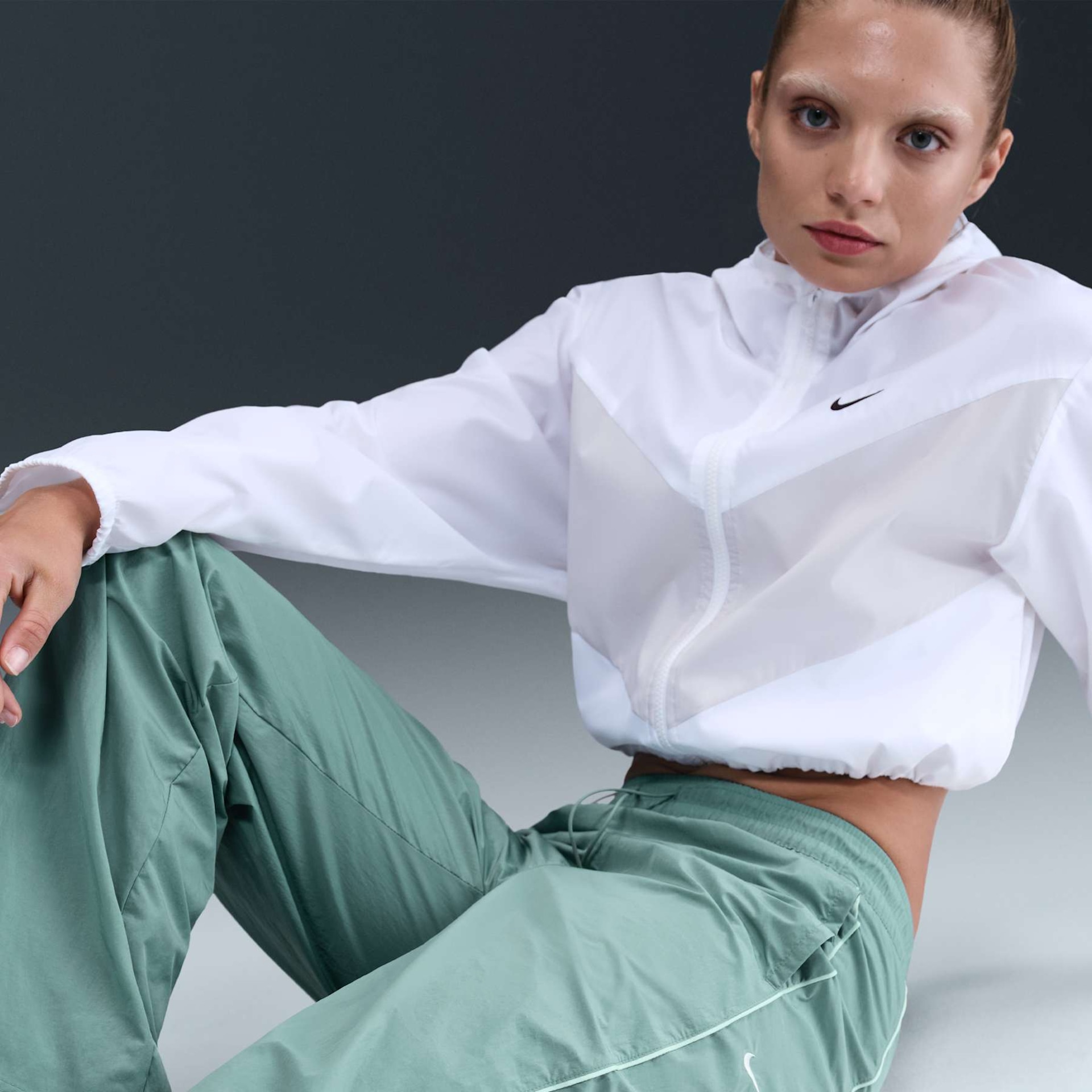 Calça Nike Sportswear Woven Feminina - Foto 5