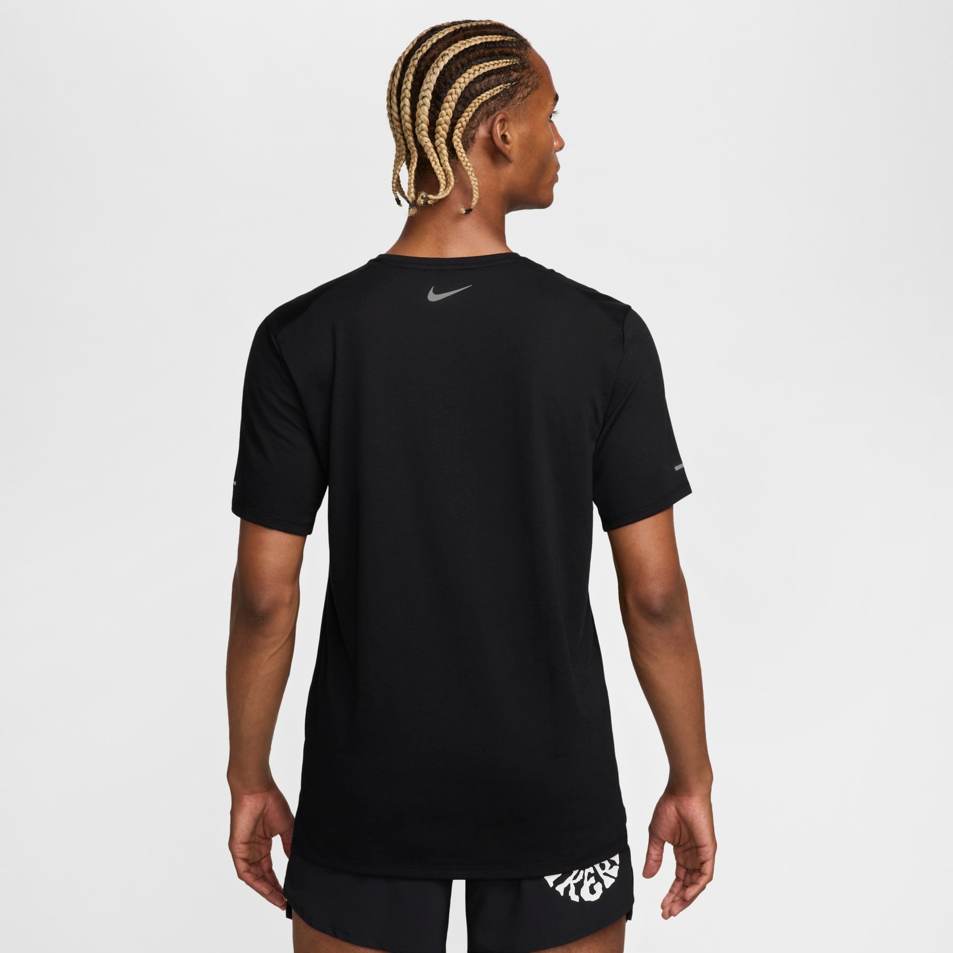 Camiseta Nike Dri-FIT Rise 365 Masculina - Foto 2