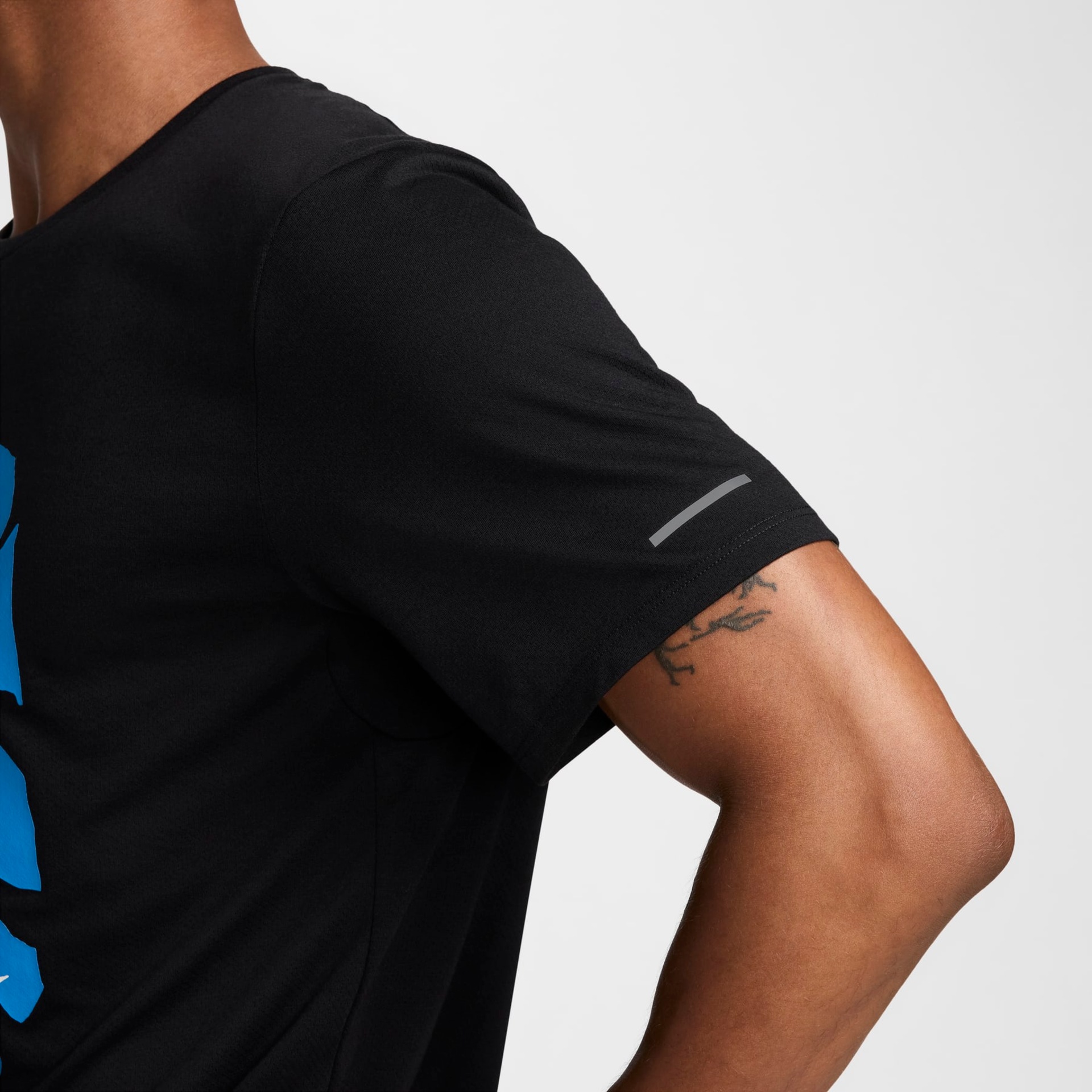 Camiseta Nike Dri-FIT Rise 365 Masculina - Foto 5
