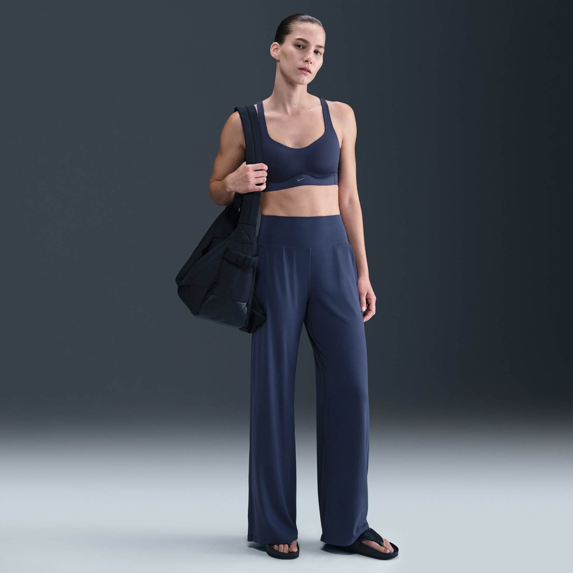 Top Nike Alate Coverage Feminino - Foto 4