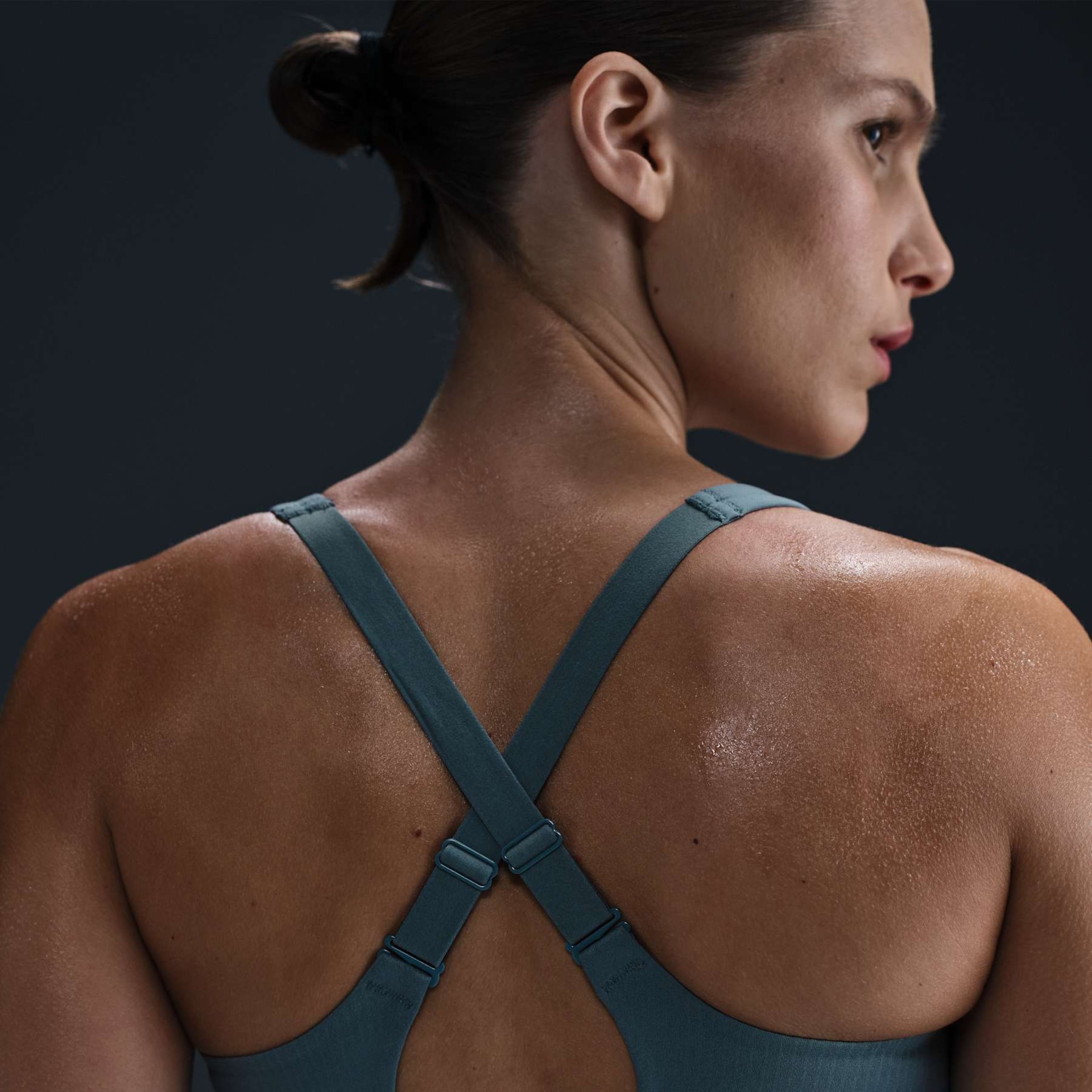 Top Nike Alate Coverage Feminino - Foto 6