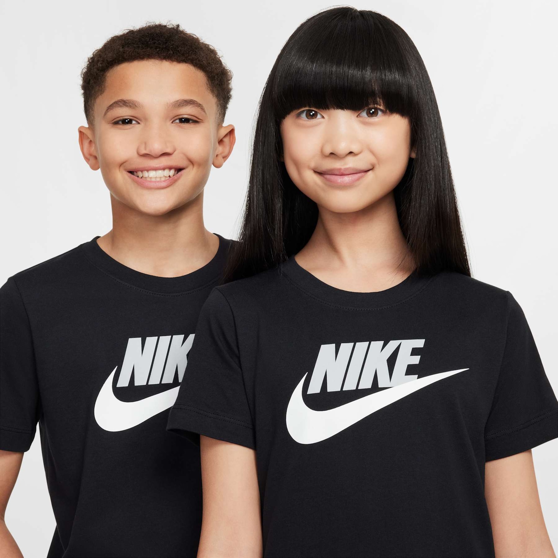 Camiseta Nike Sportswear Futura Infantil - Foto 3