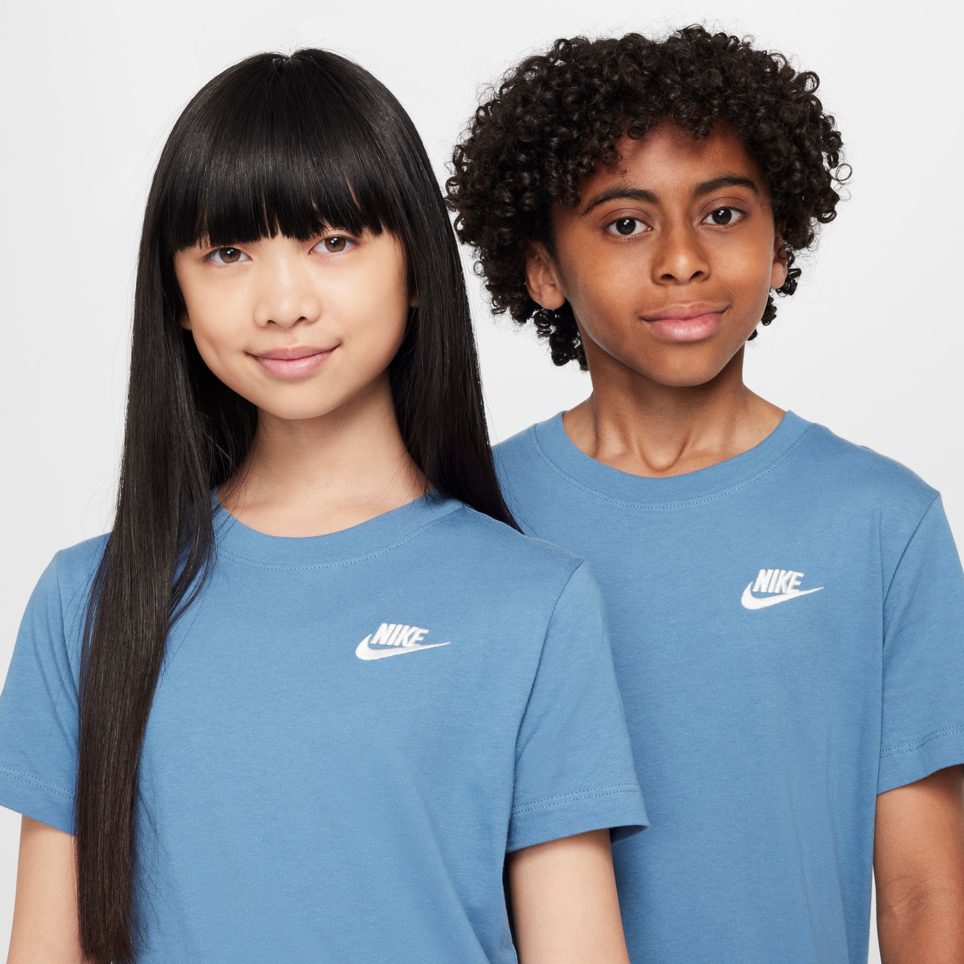 Camiseta Nike Sportswear Futura Infantil - Foto 2