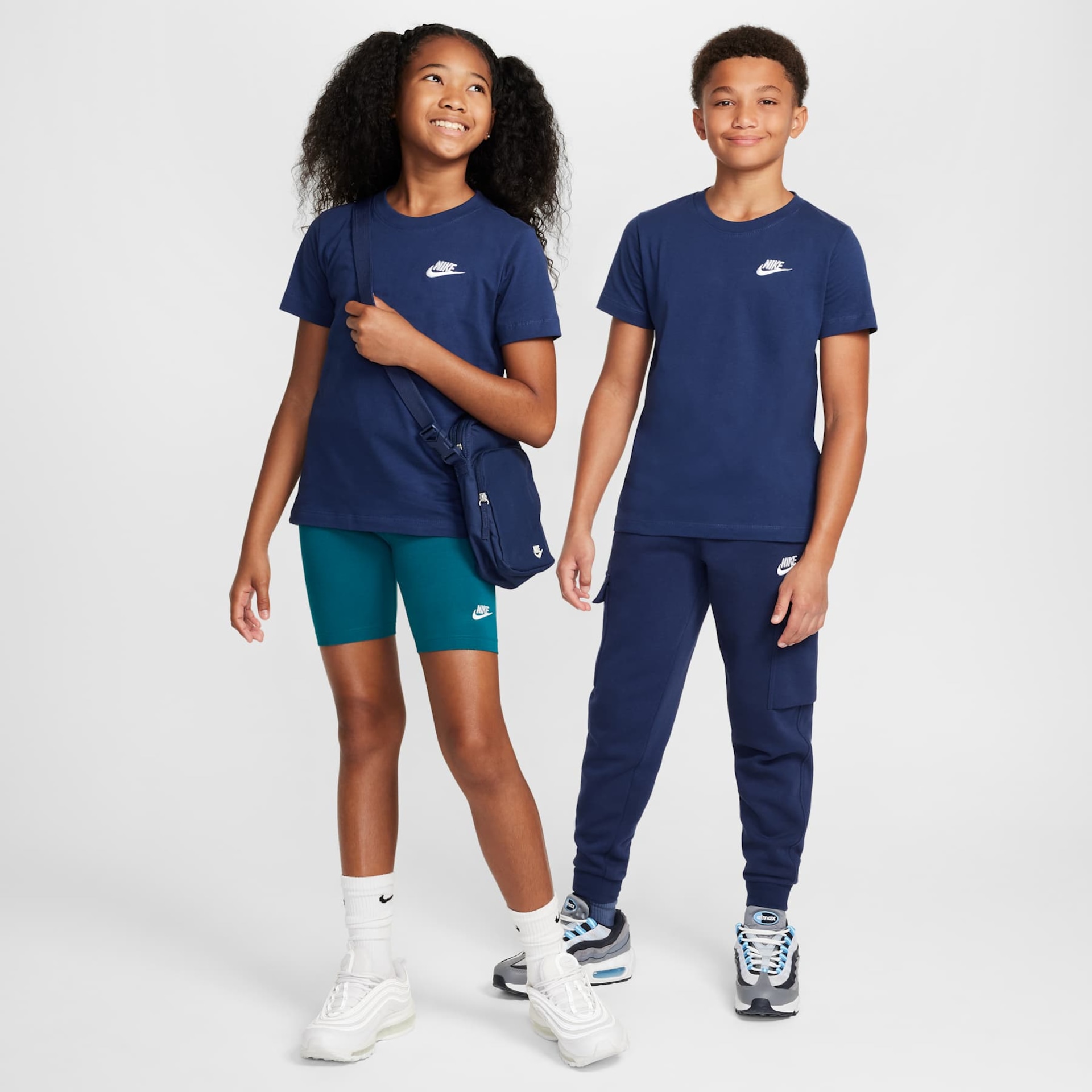 Camiseta Nike Sportswear Futura Infantil - Foto 4