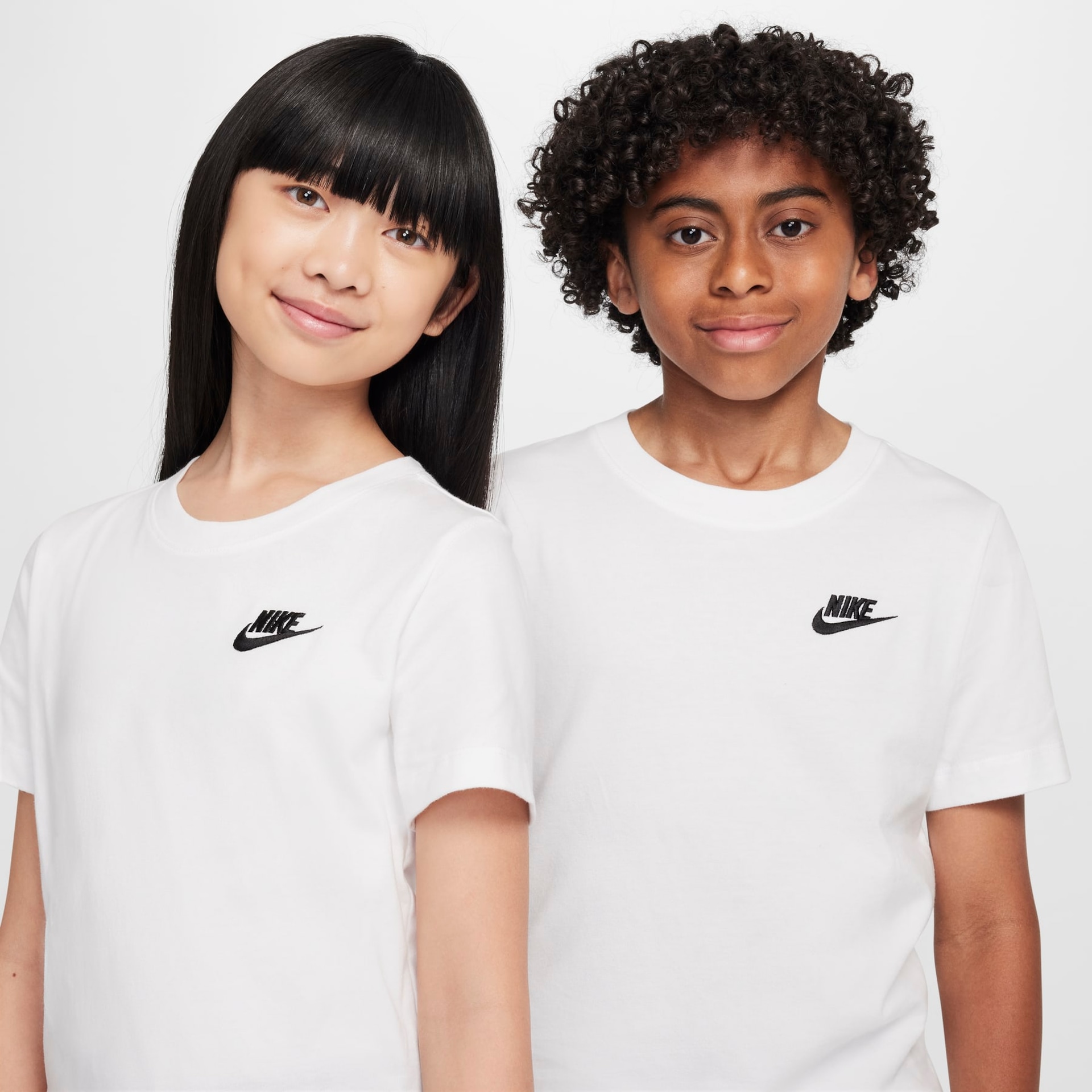 Camiseta Nike Sportswear Futura Infantil - Foto 2