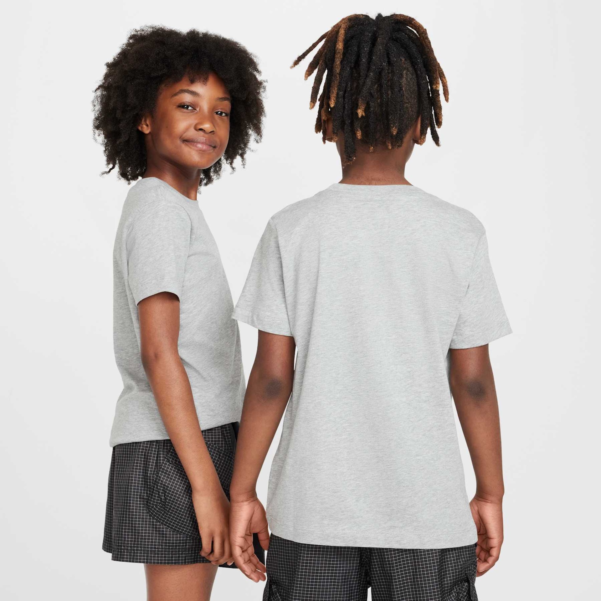 Camiseta Nike Sportswear Futura Infantil - Foto 2