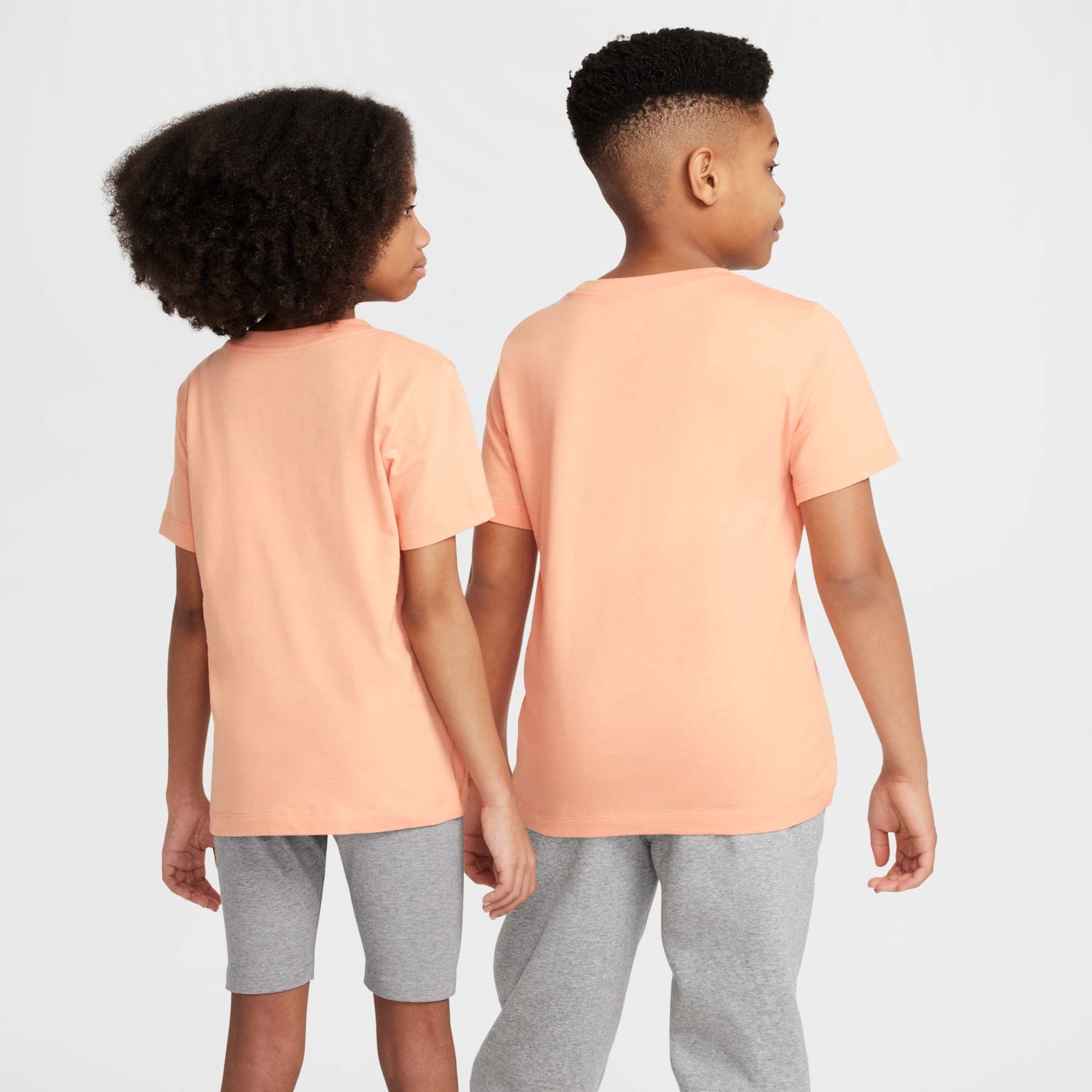 Camiseta Nike Sportswear Futura Infantil - Foto 2