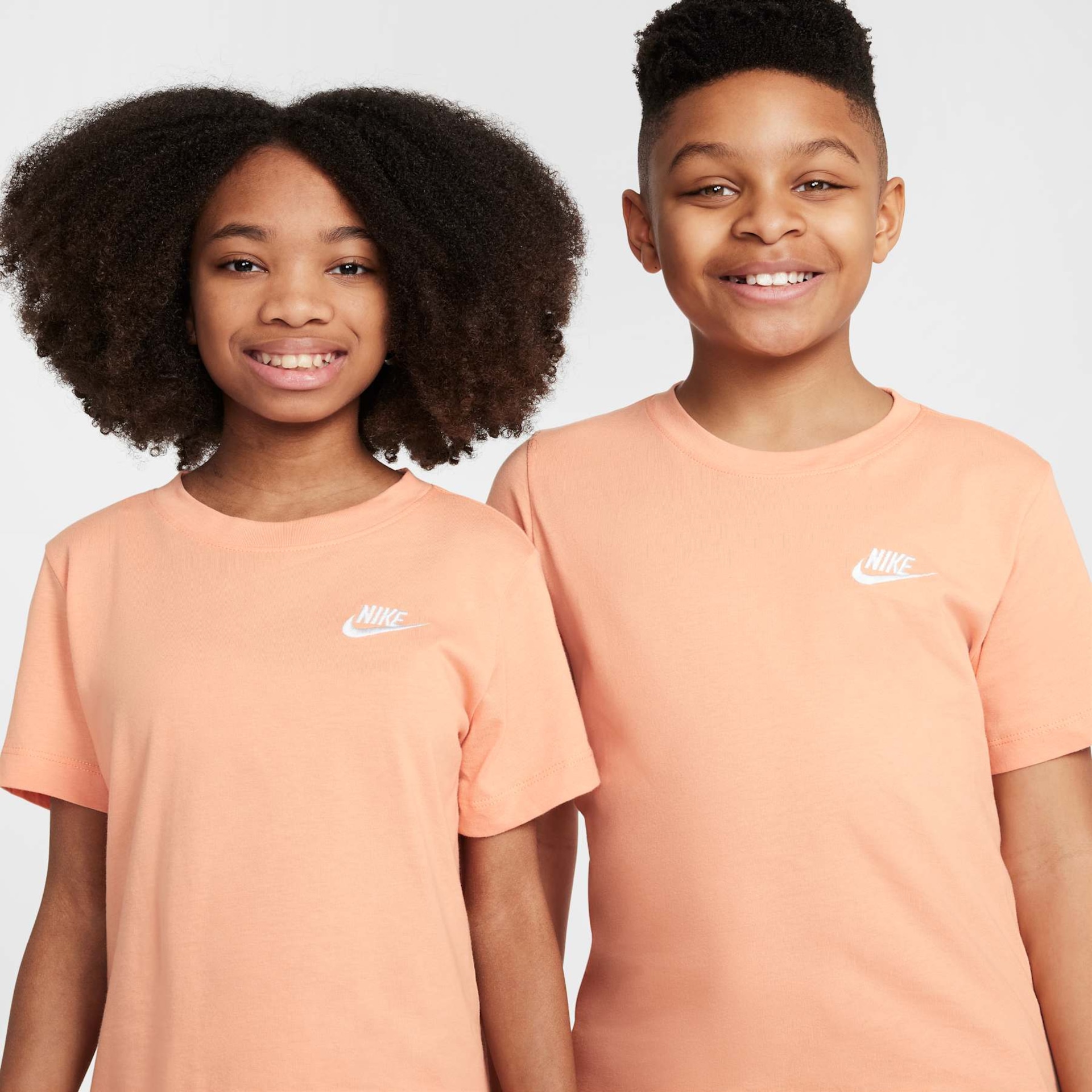 Camiseta Nike Sportswear Futura Infantil - Foto 3