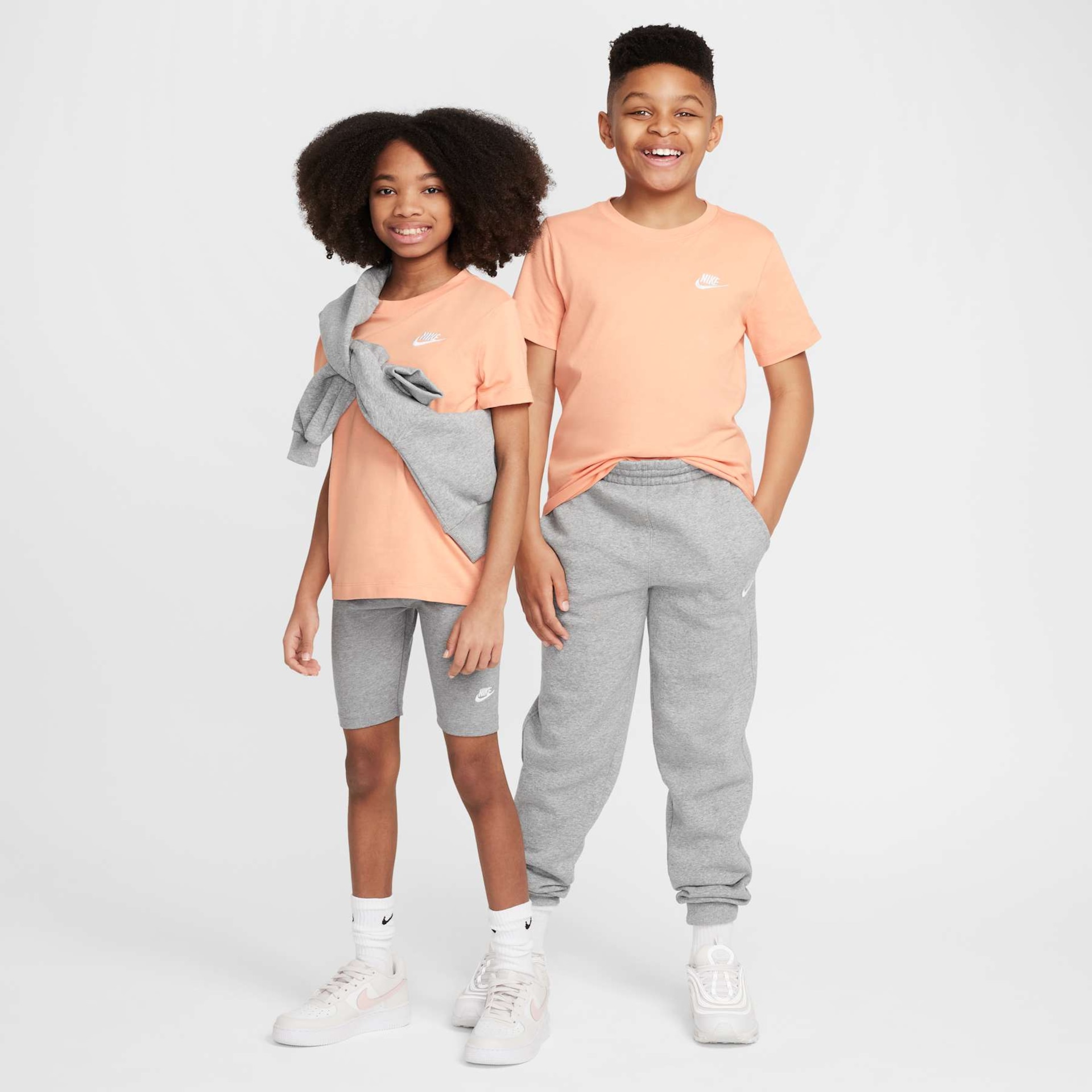 Camiseta Nike Sportswear Futura Infantil - Foto 5