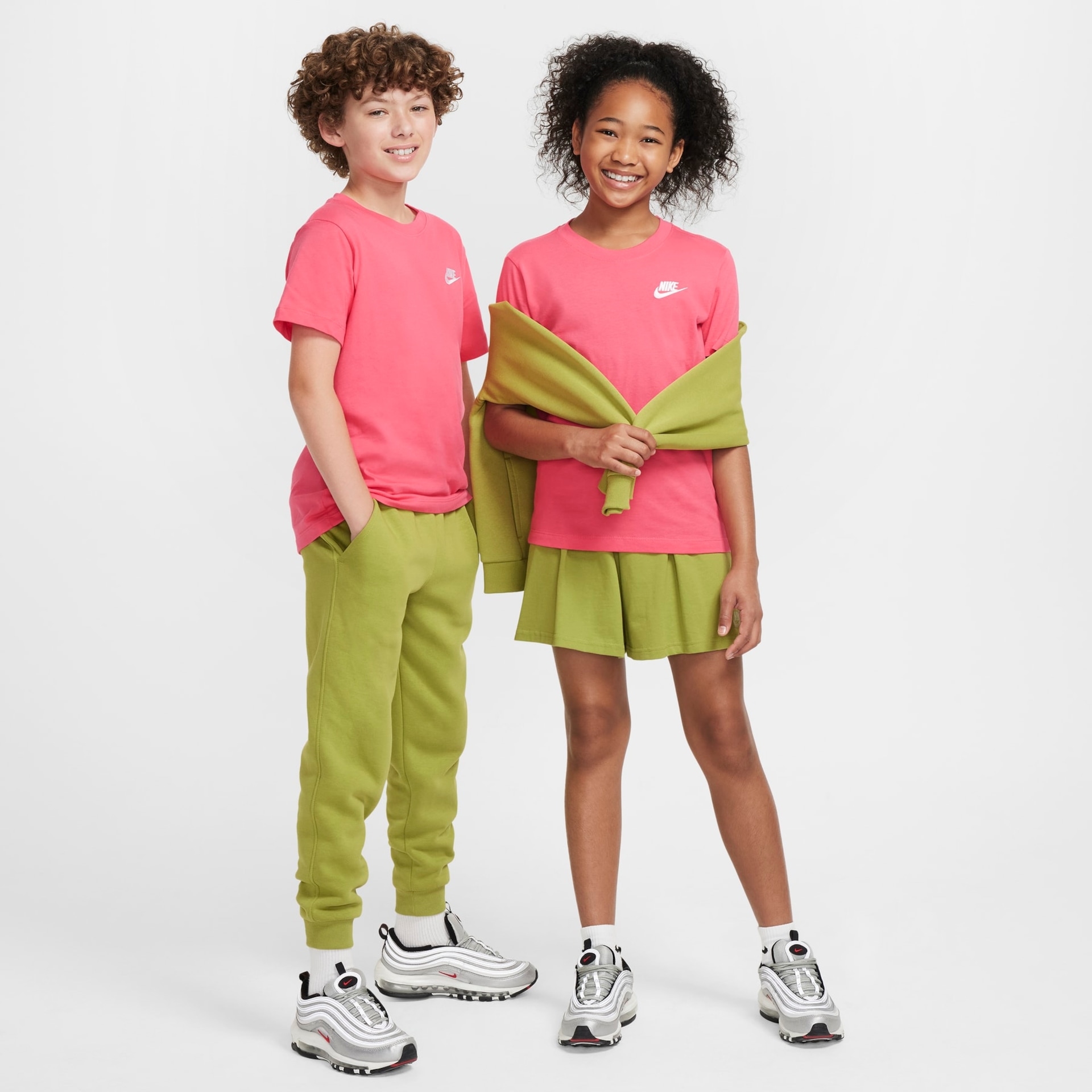 Camiseta Nike Sportswear Futura Infantil - Foto 4