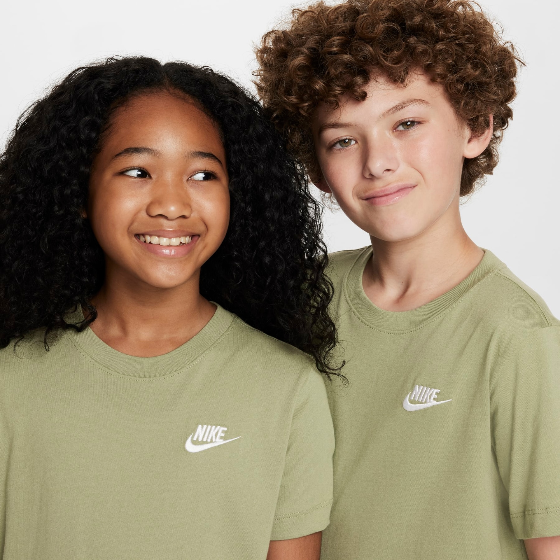 Camiseta Nike Sportswear Futura Infantil - Foto 3