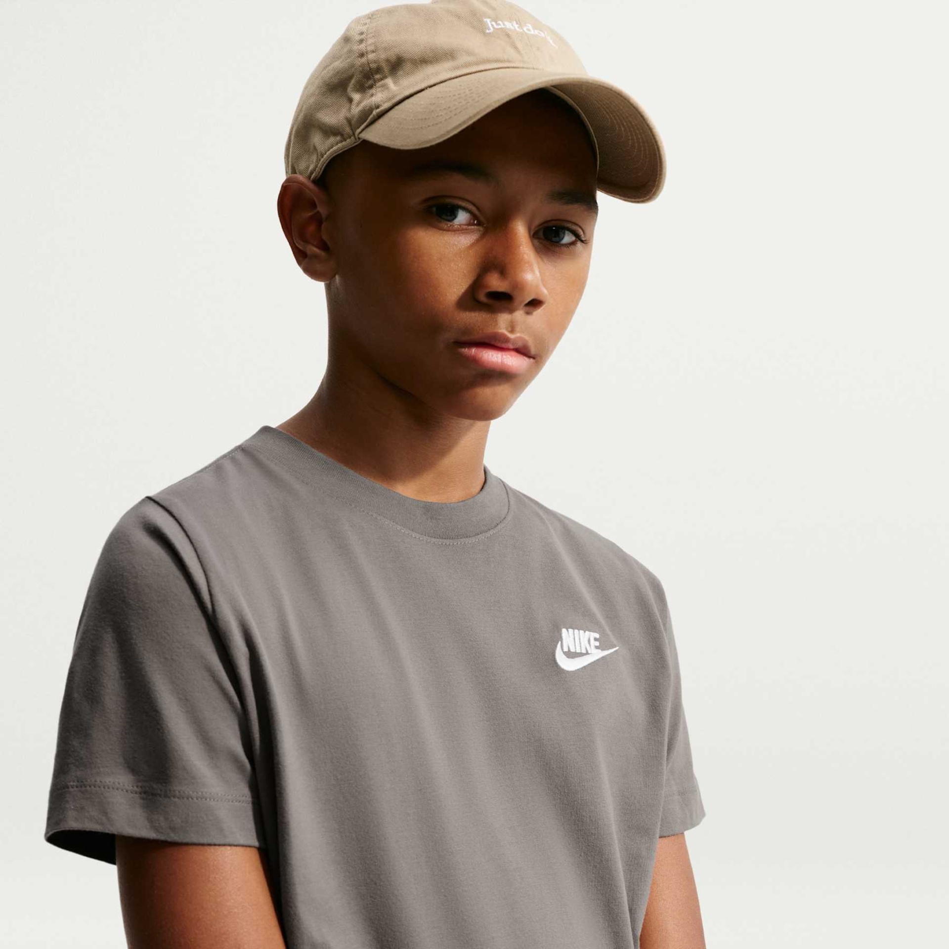Camiseta Nike Sportswear Futura Infantil - Foto 3