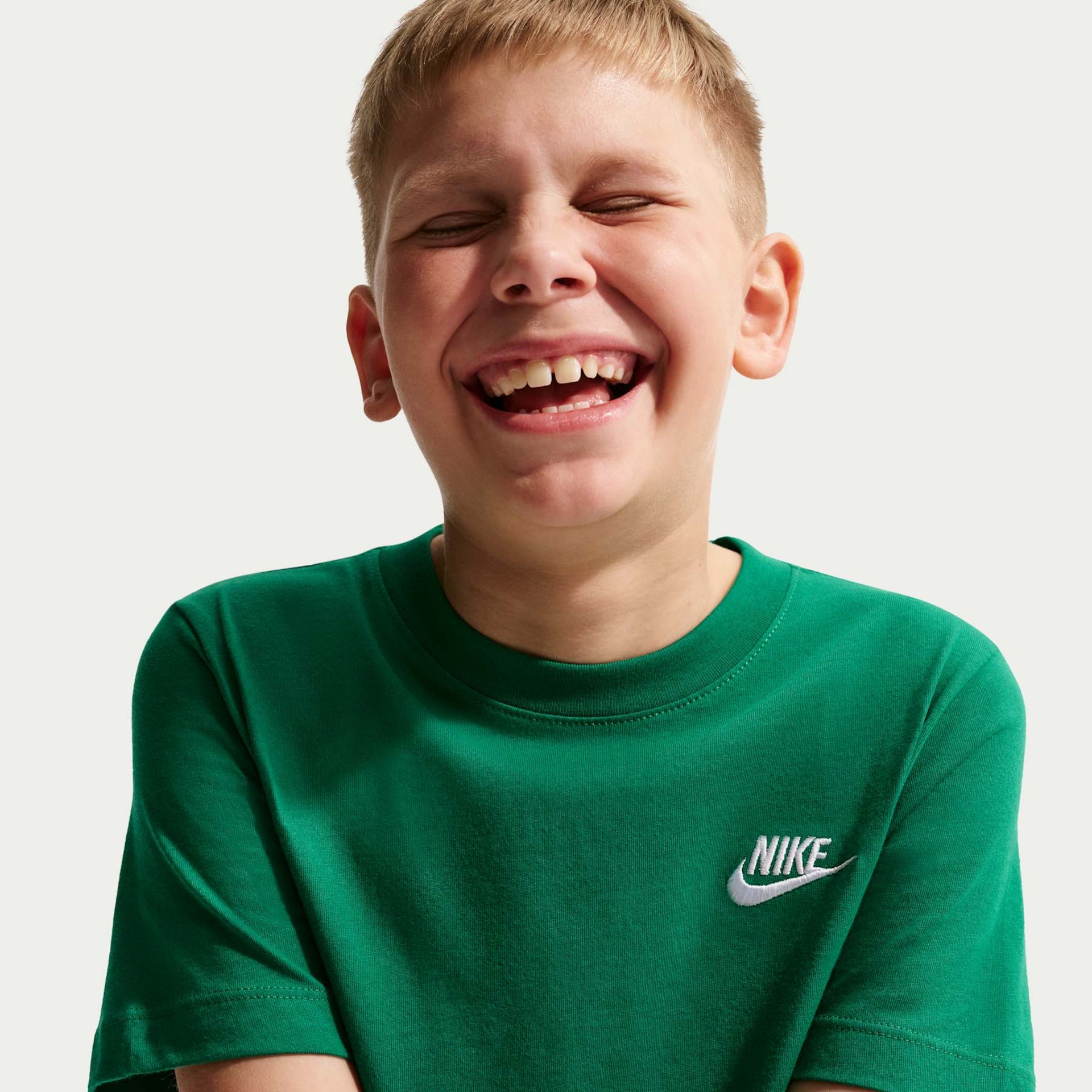 Camiseta Nike Sportswear Futura Infantil - Foto 3