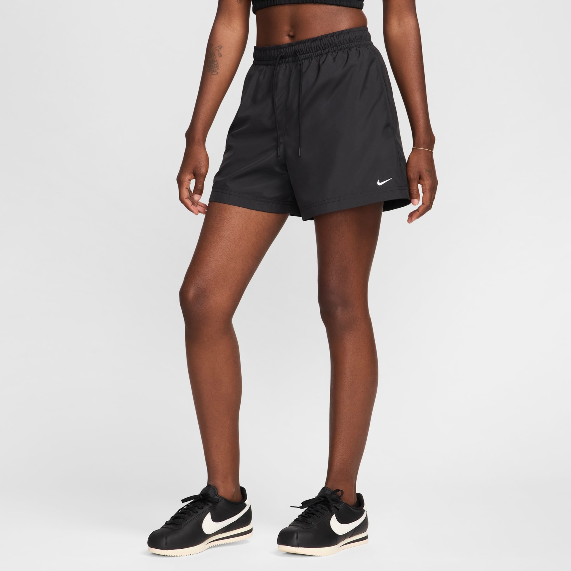 Shorts Nike Sportswear Essentials Woven Feminino - Foto 1