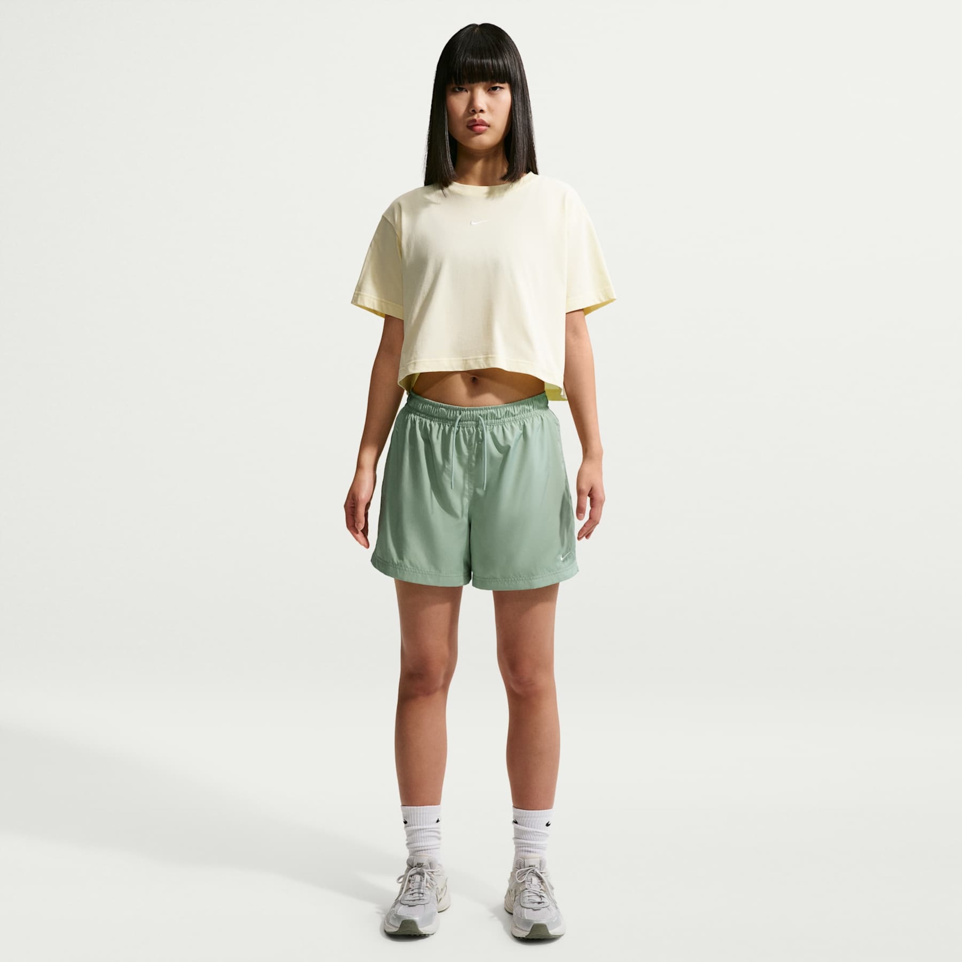 Shorts Nike Sportswear Essentials Woven Feminino - Foto 1