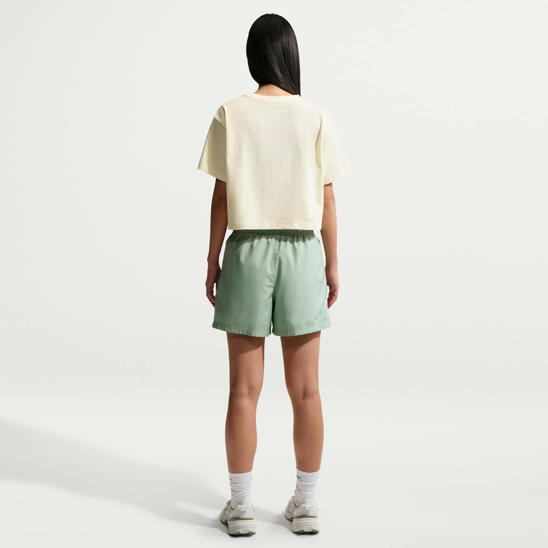 Shorts Nike Sportswear Essentials Woven Feminino - Foto 5