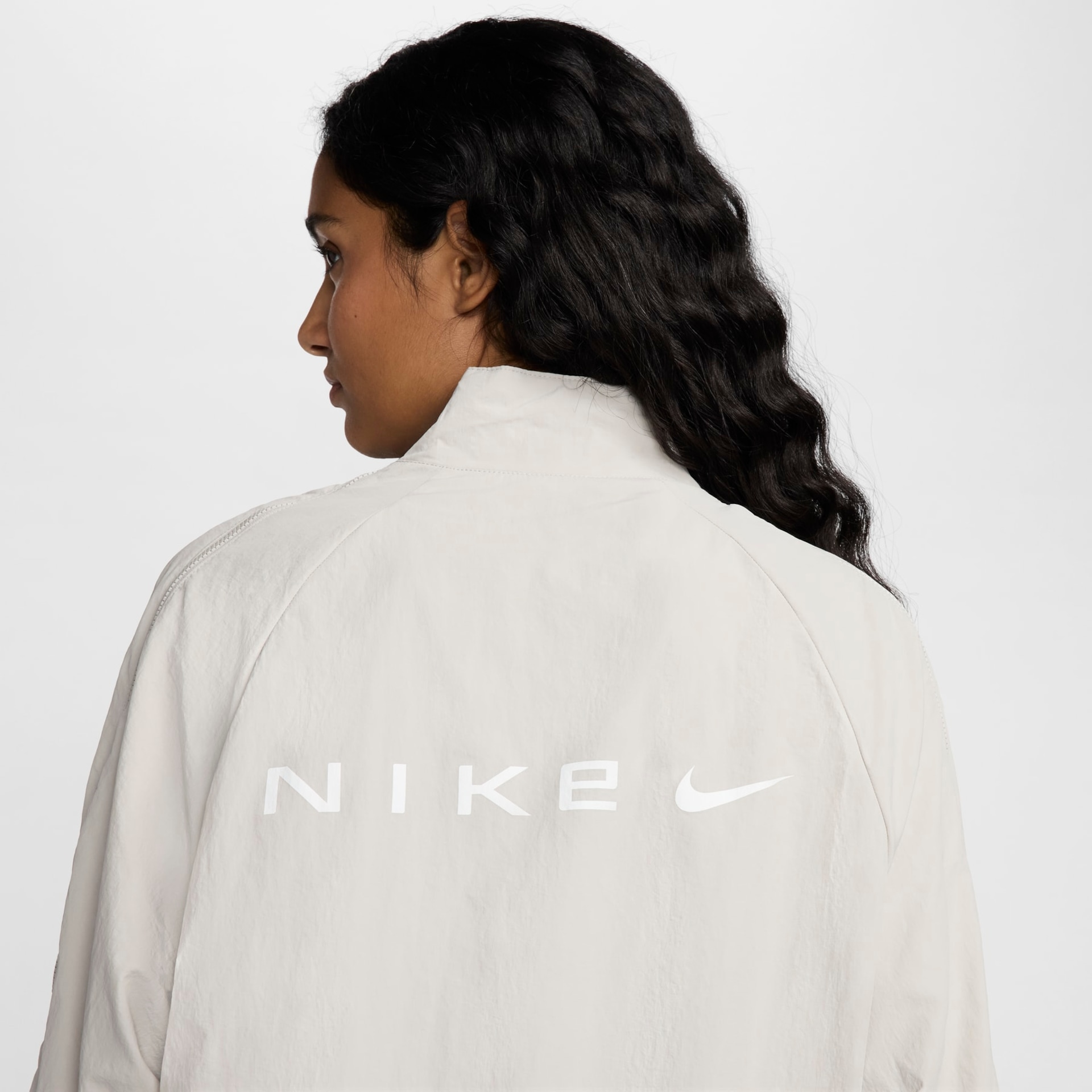 Jaqueta Nike Sportswear Essential Repel Feminina - Foto 6