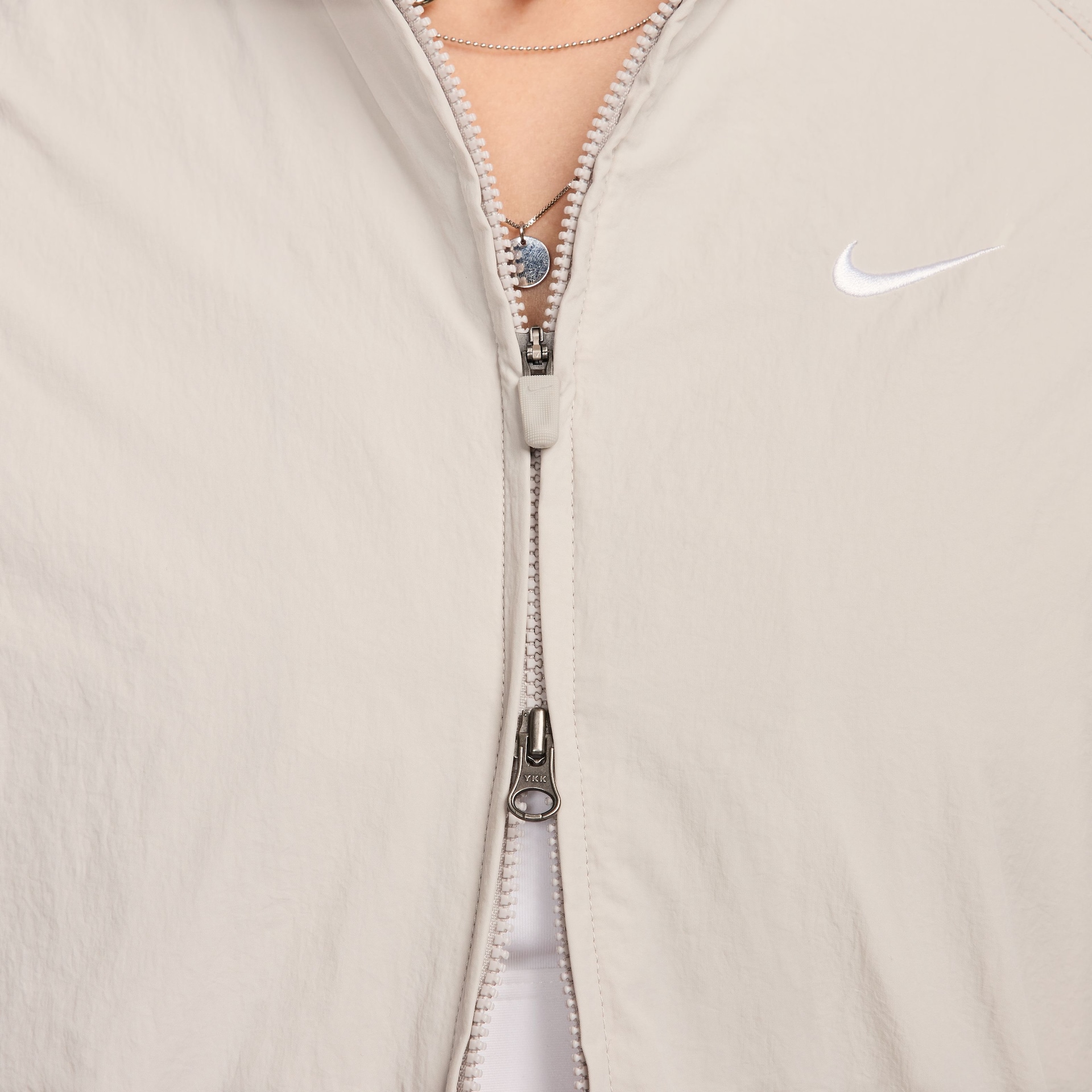 Jaqueta Nike Sportswear Essential Repel Feminina - Foto 9