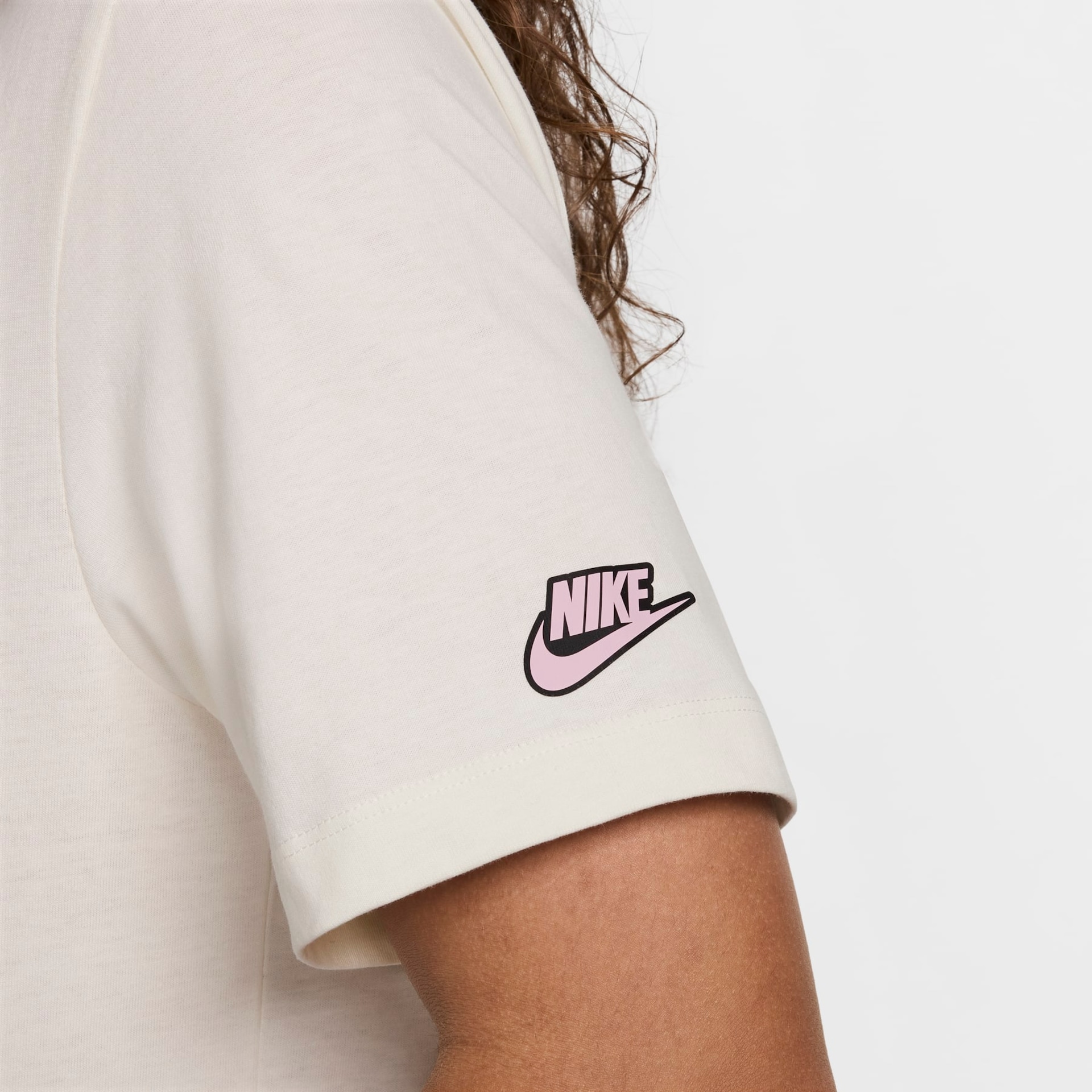 Camiseta Nike Sportswear Essentials Masculina - Foto 3