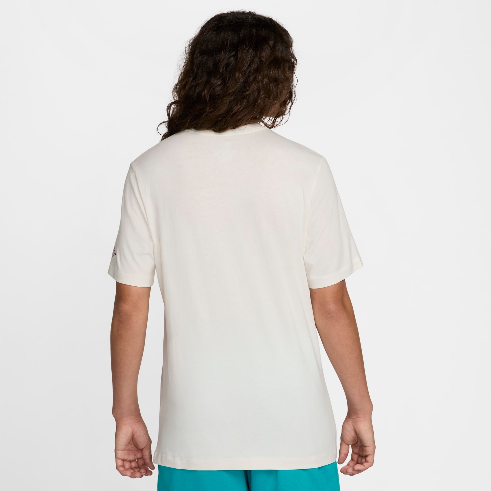 Camiseta Nike Sportswear Essentials Masculina - Foto 5