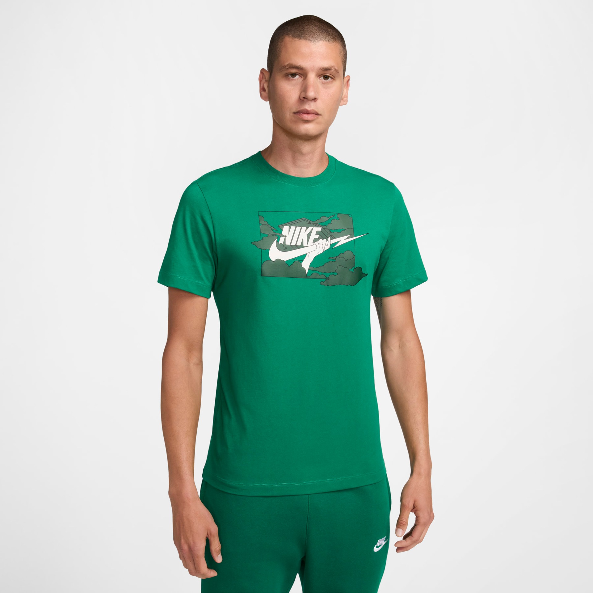 Camiseta Nike Sportswear Essentials Masculina - Foto 1
