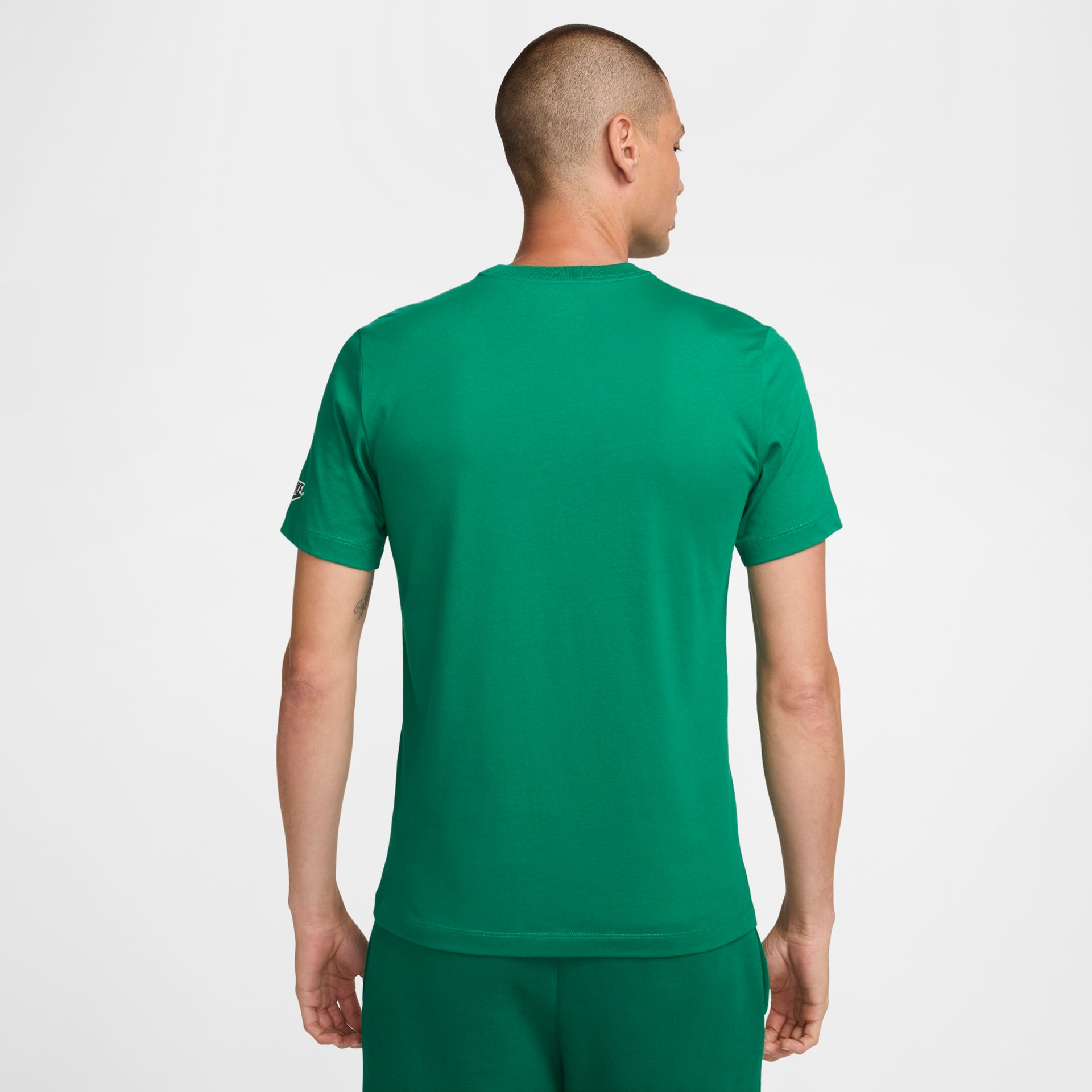 Camiseta Nike Sportswear Essentials Masculina - Foto 3