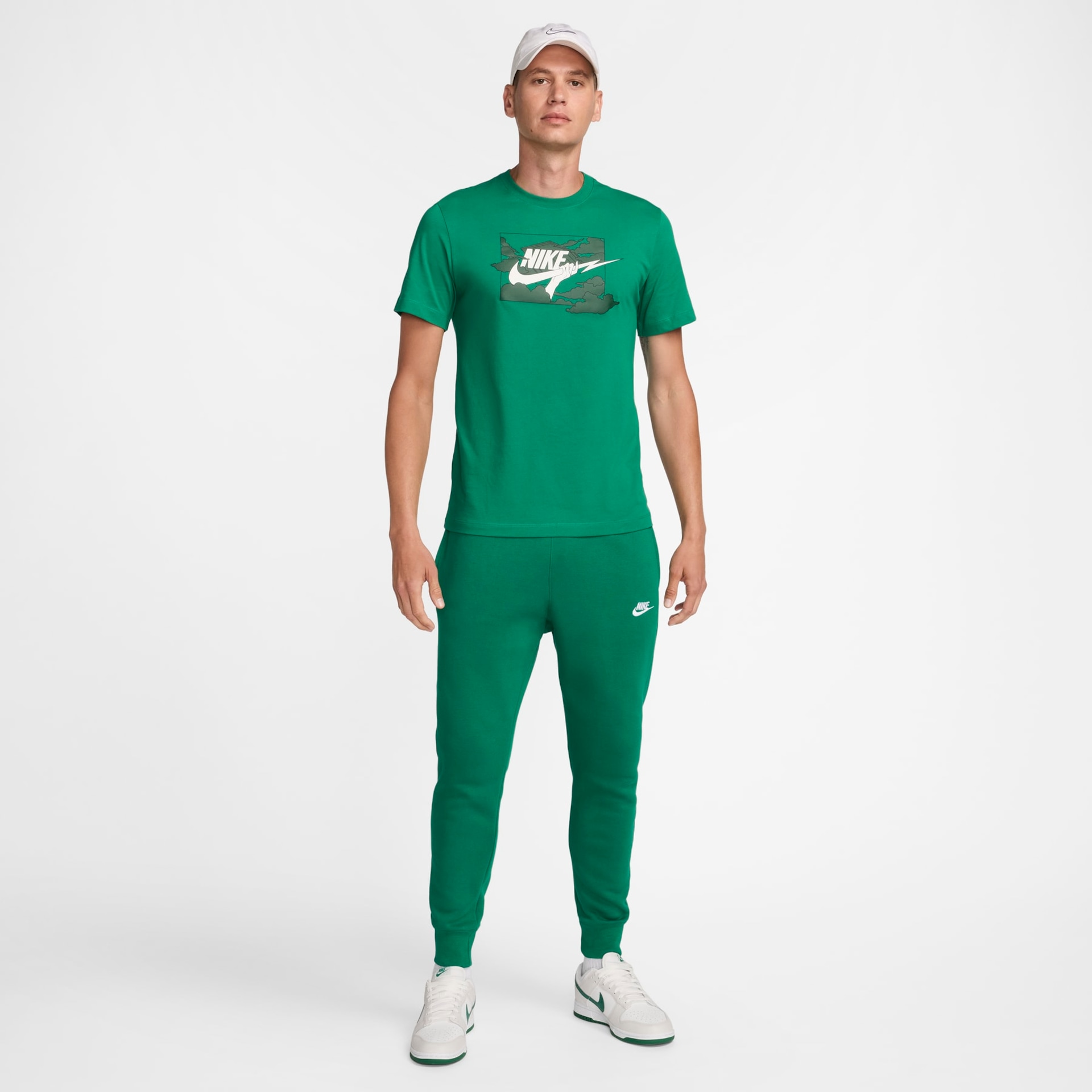 Camiseta Nike Sportswear Essentials Masculina - Foto 5