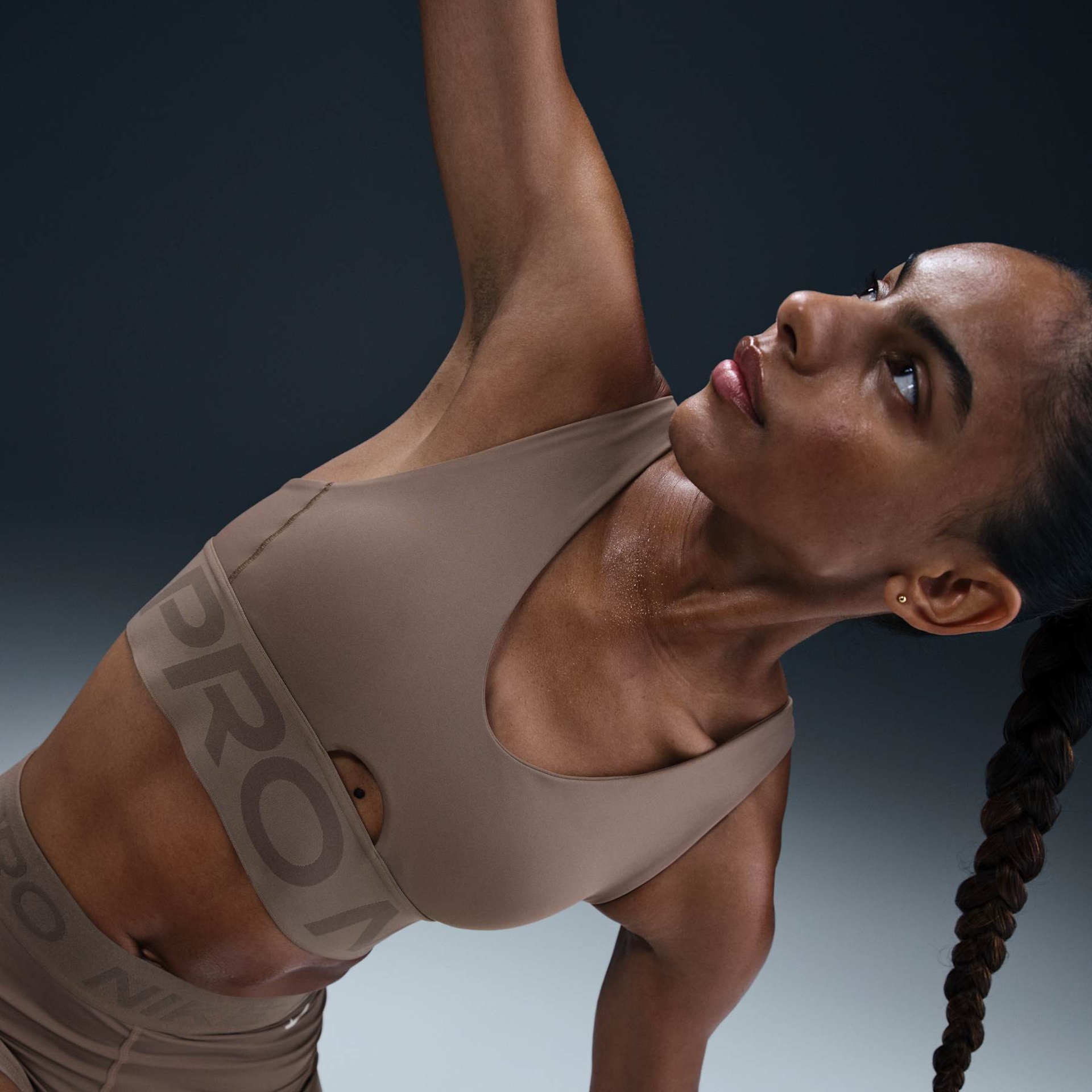 Top Nike Pro Indy Plunge Feminino - Foto 3