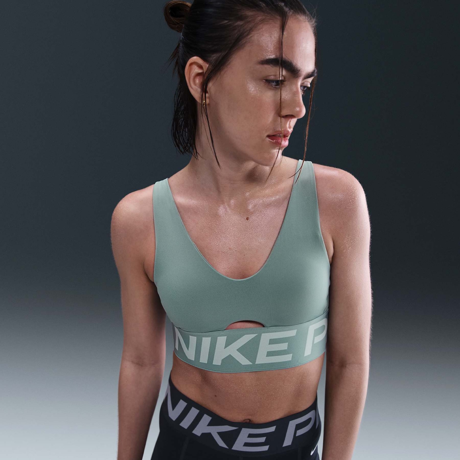 Top Nike Pro Indy Plunge Feminino - Foto 1