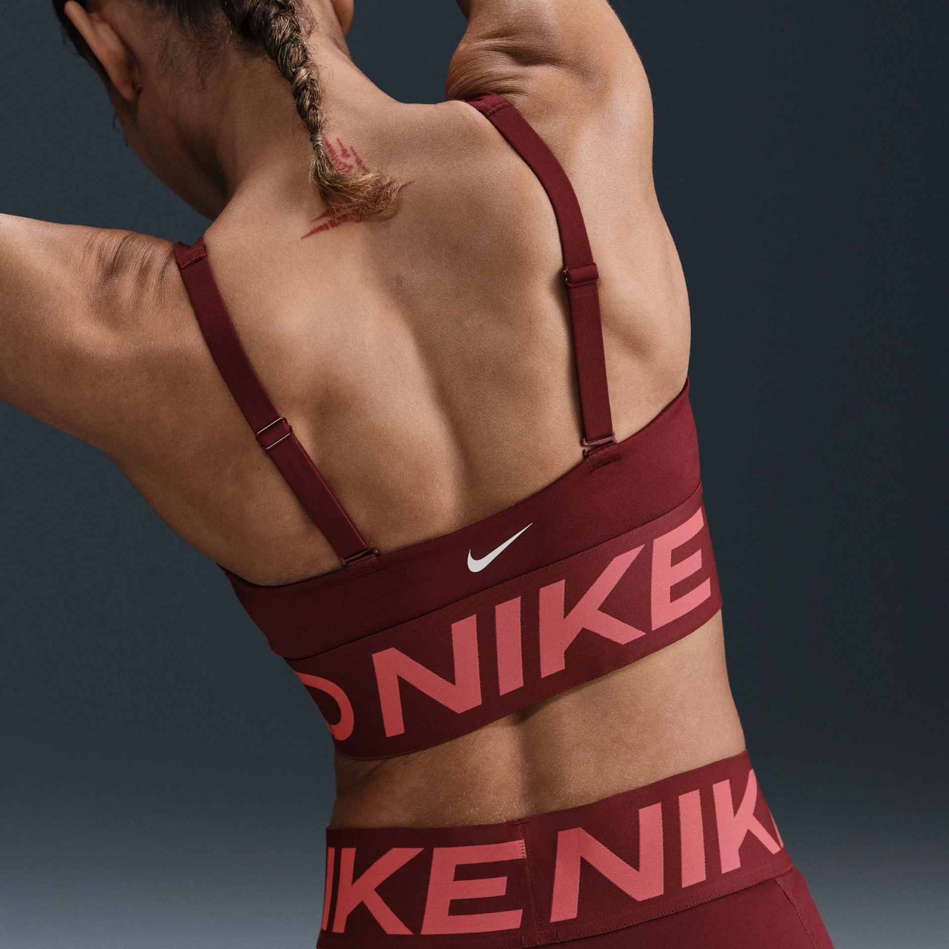 Top Nike Pro Indy Plunge Feminino - Foto 2
