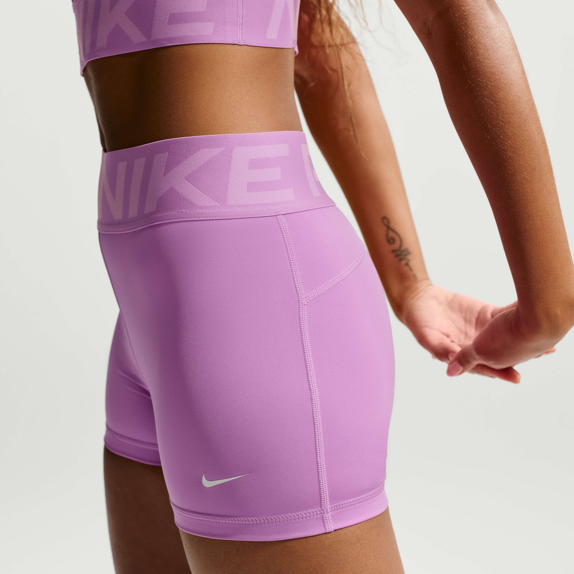 Shorts Nike Pro Sculpt Feminino - Foto 3