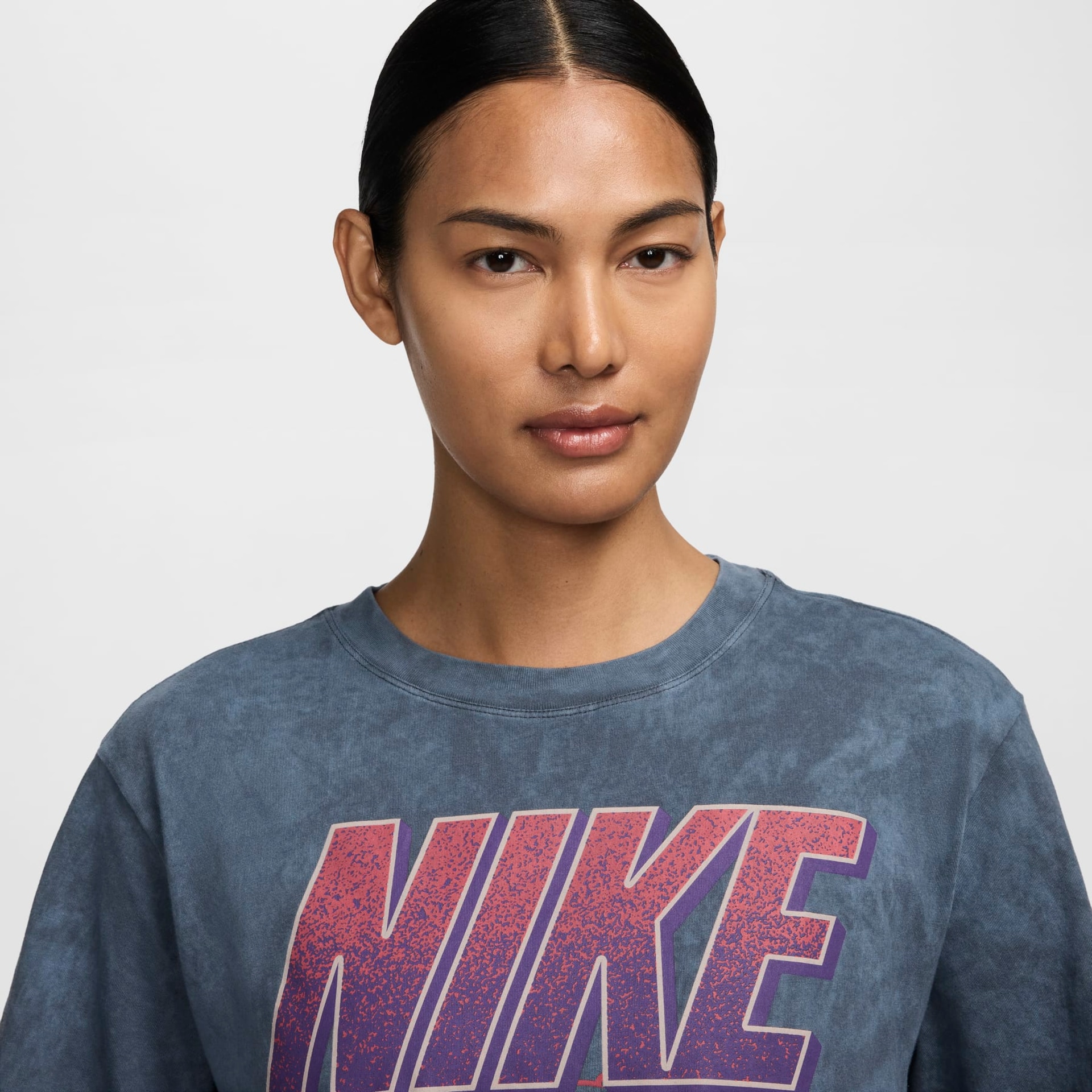 Camiseta Nike Sportswear Essentials Feminina - Foto 2