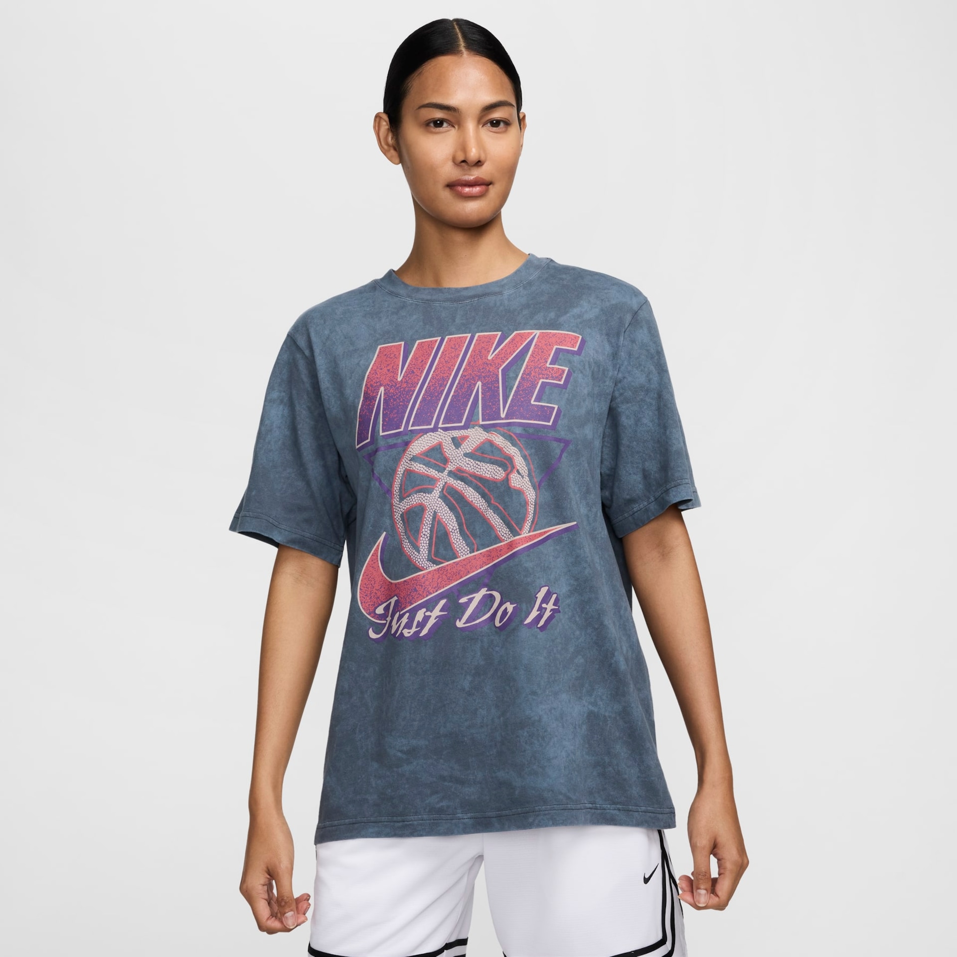 Camiseta Nike Sportswear Essentials Feminina - Foto 1