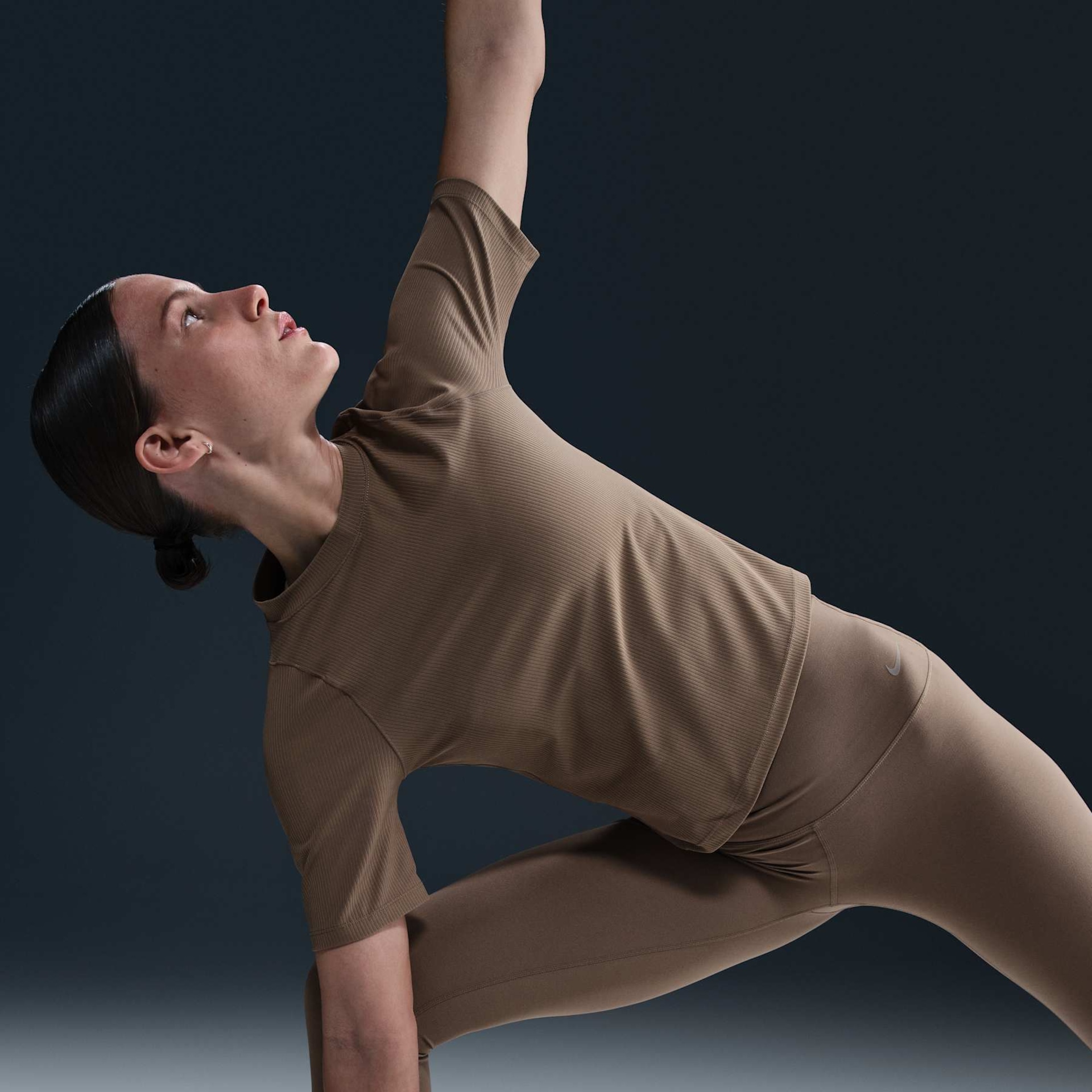 Camiseta Nike Dri-FIT One Cropped Feminina - Foto 3