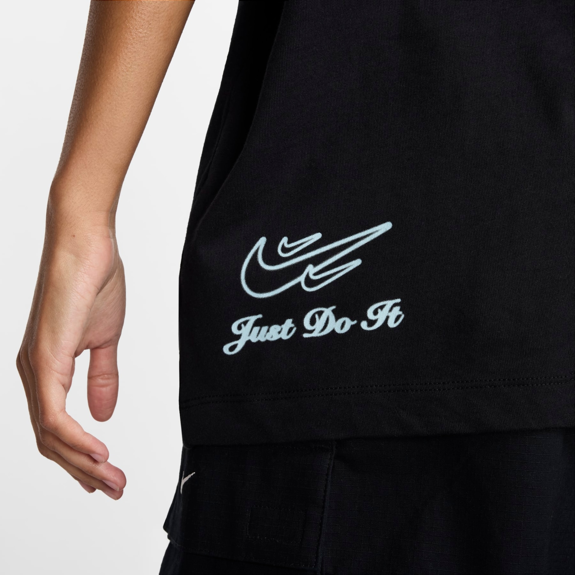 Camiseta Nike Sportswear Dance Feminina - Foto 6