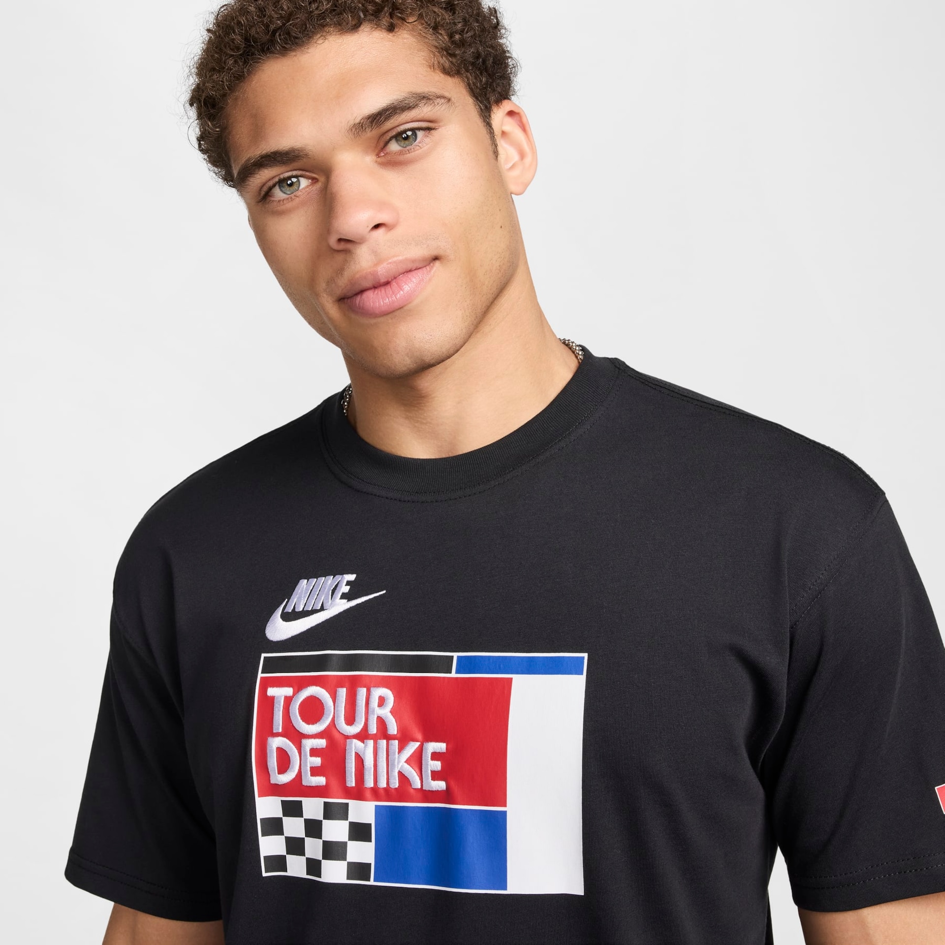 Camiseta Nike Sportswear "Tour de Nike" Masculina - Foto 3